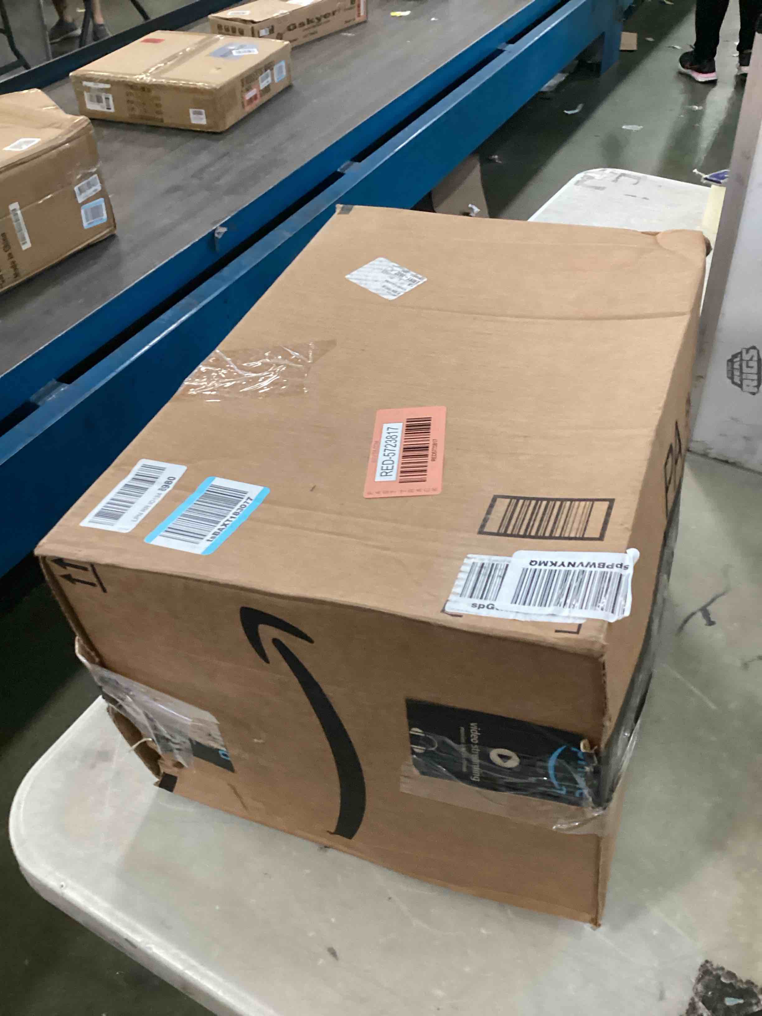 https://s3.amazonaws.com/lotting-images-prod/bidfta/RED5723817_1715106500254.jpeg