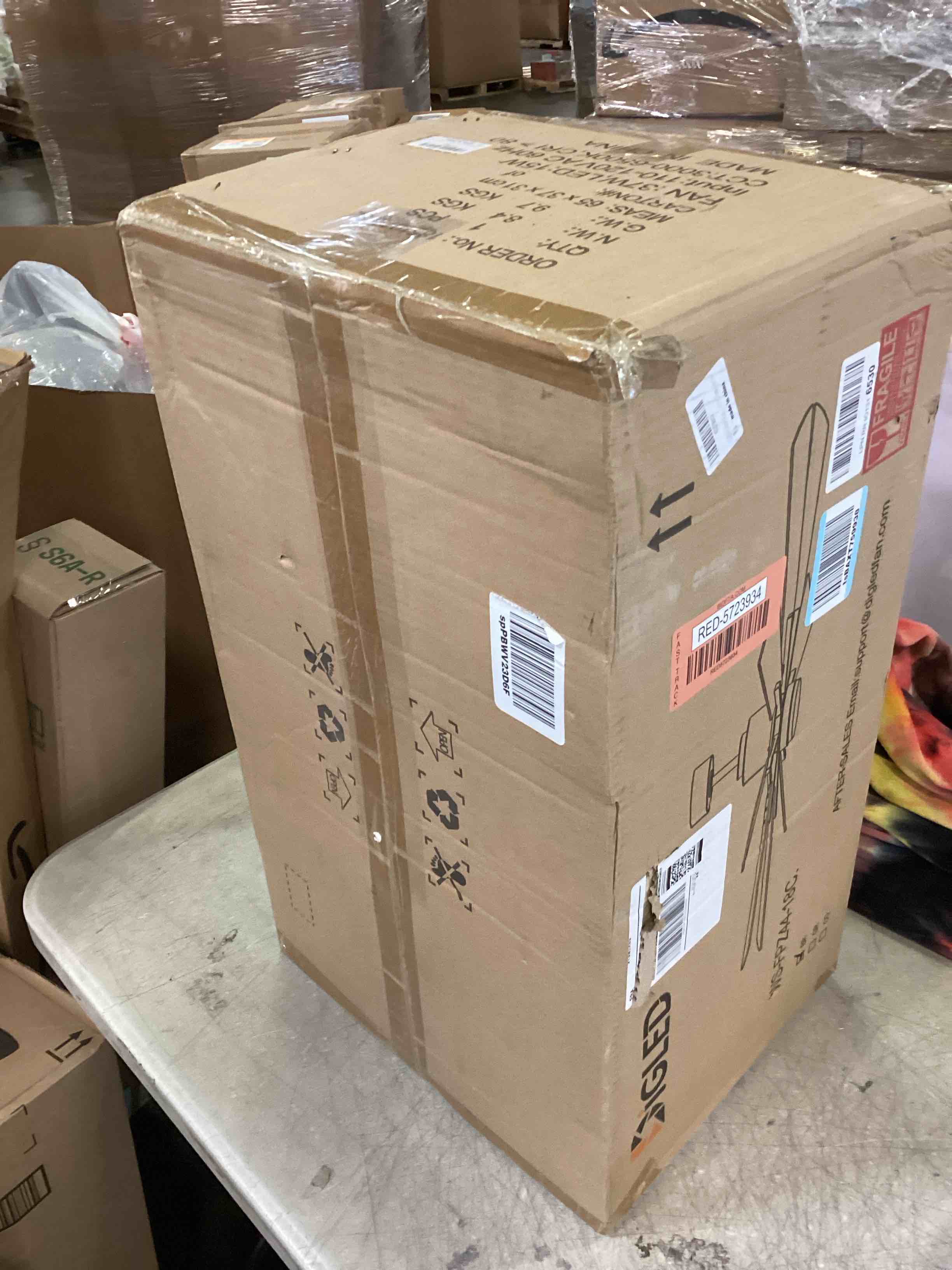 https://s3.amazonaws.com/lotting-images-prod/bidfta/RED5723934_1715178346778.jpeg