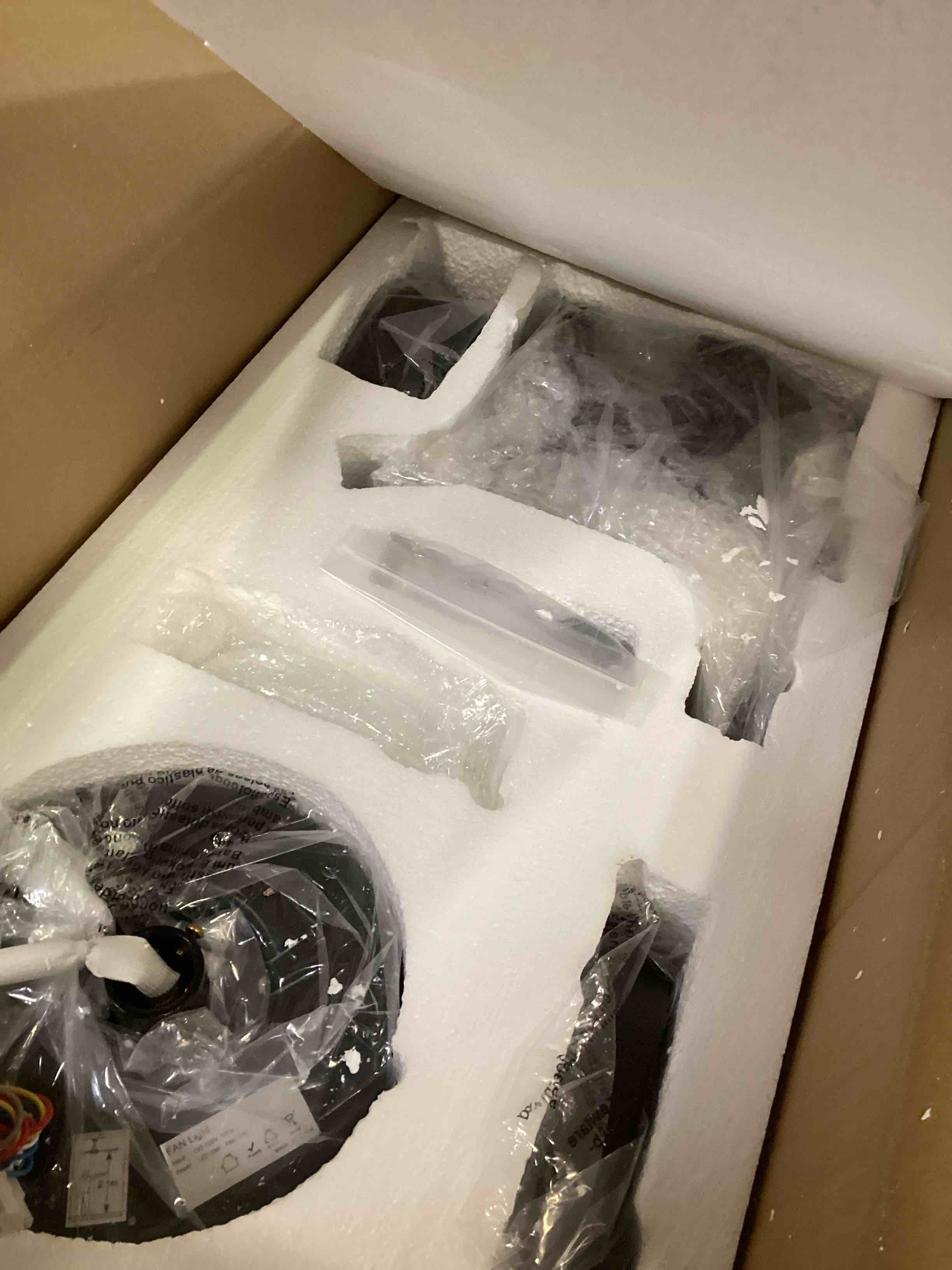 https://s3.amazonaws.com/lotting-images-prod/bidfta/RED5723934_1715178392912.jpeg