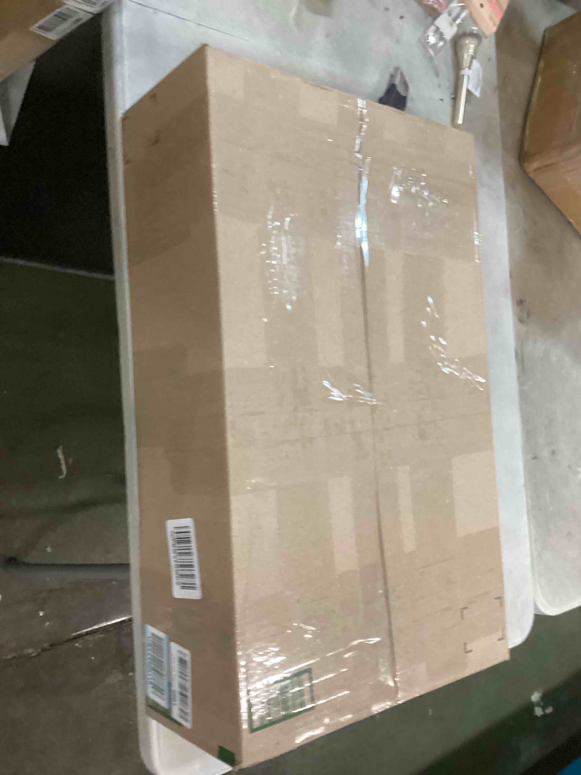 https://s3.amazonaws.com/lotting-images-prod/bidfta/RED5724873_1715017415454.jpeg