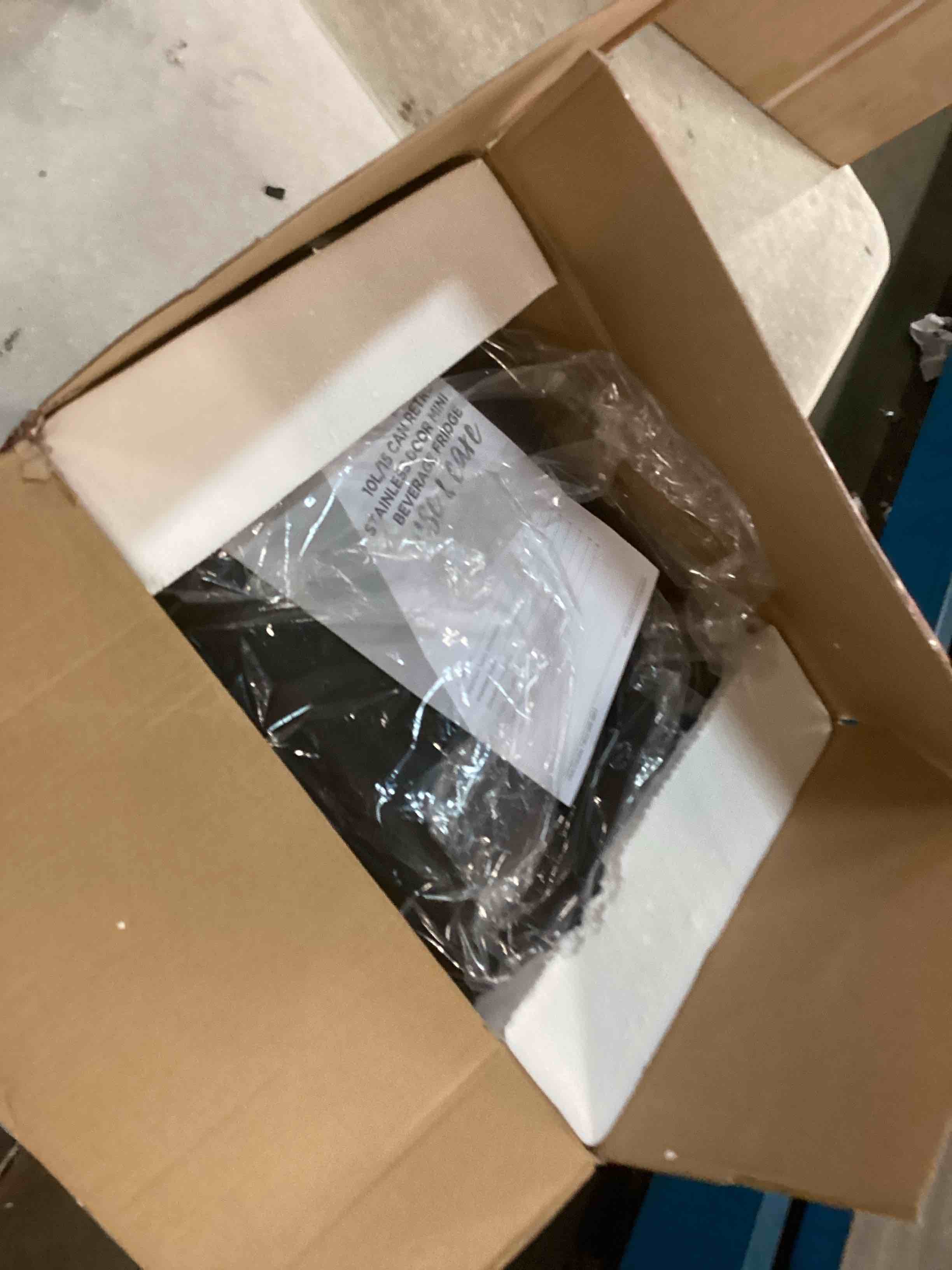 https://s3.amazonaws.com/lotting-images-prod/bidfta/RED5724890_1715019398324.jpeg