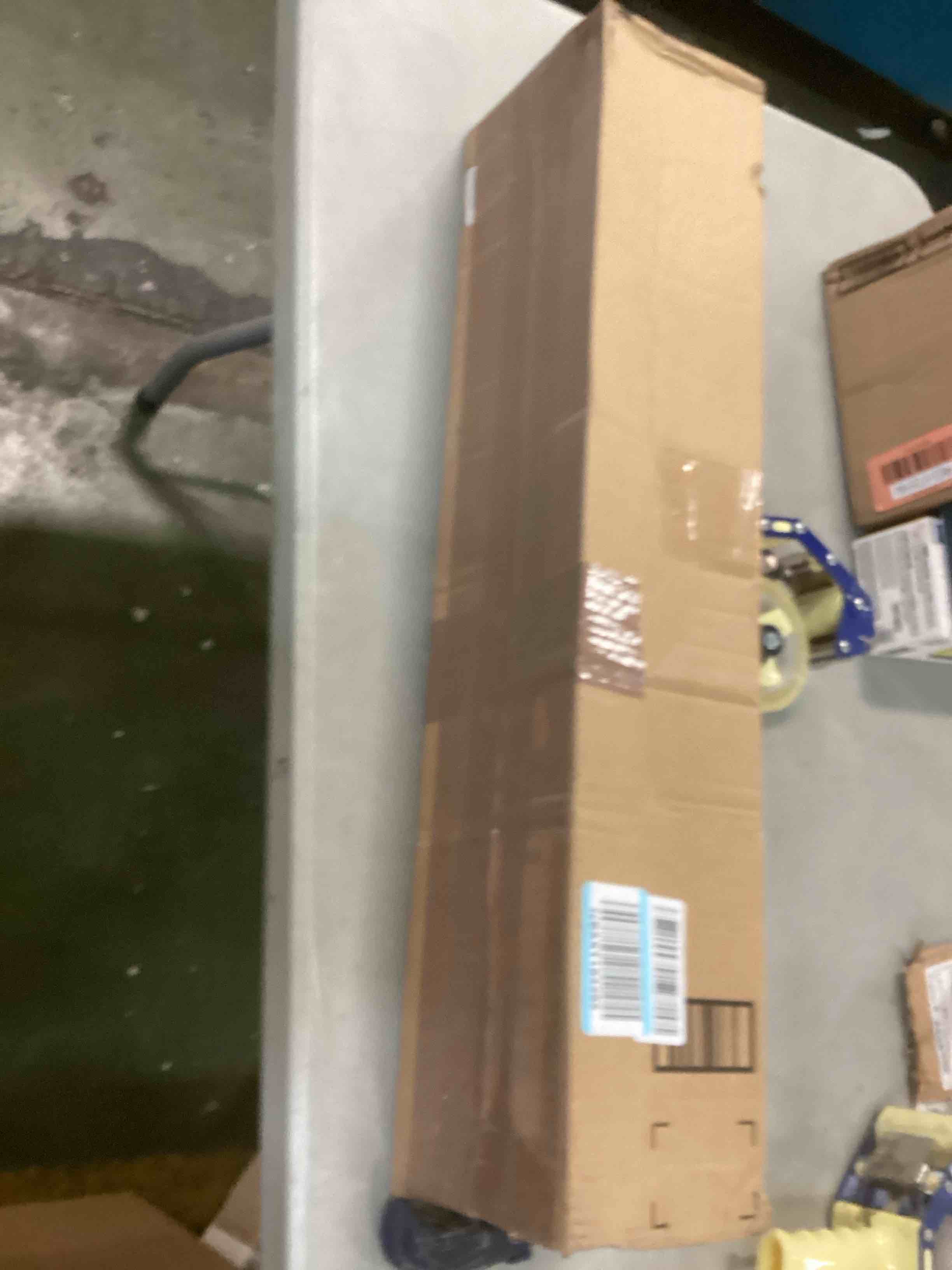 https://s3.amazonaws.com/lotting-images-prod/bidfta/RED5725213_1715104748001.jpeg
