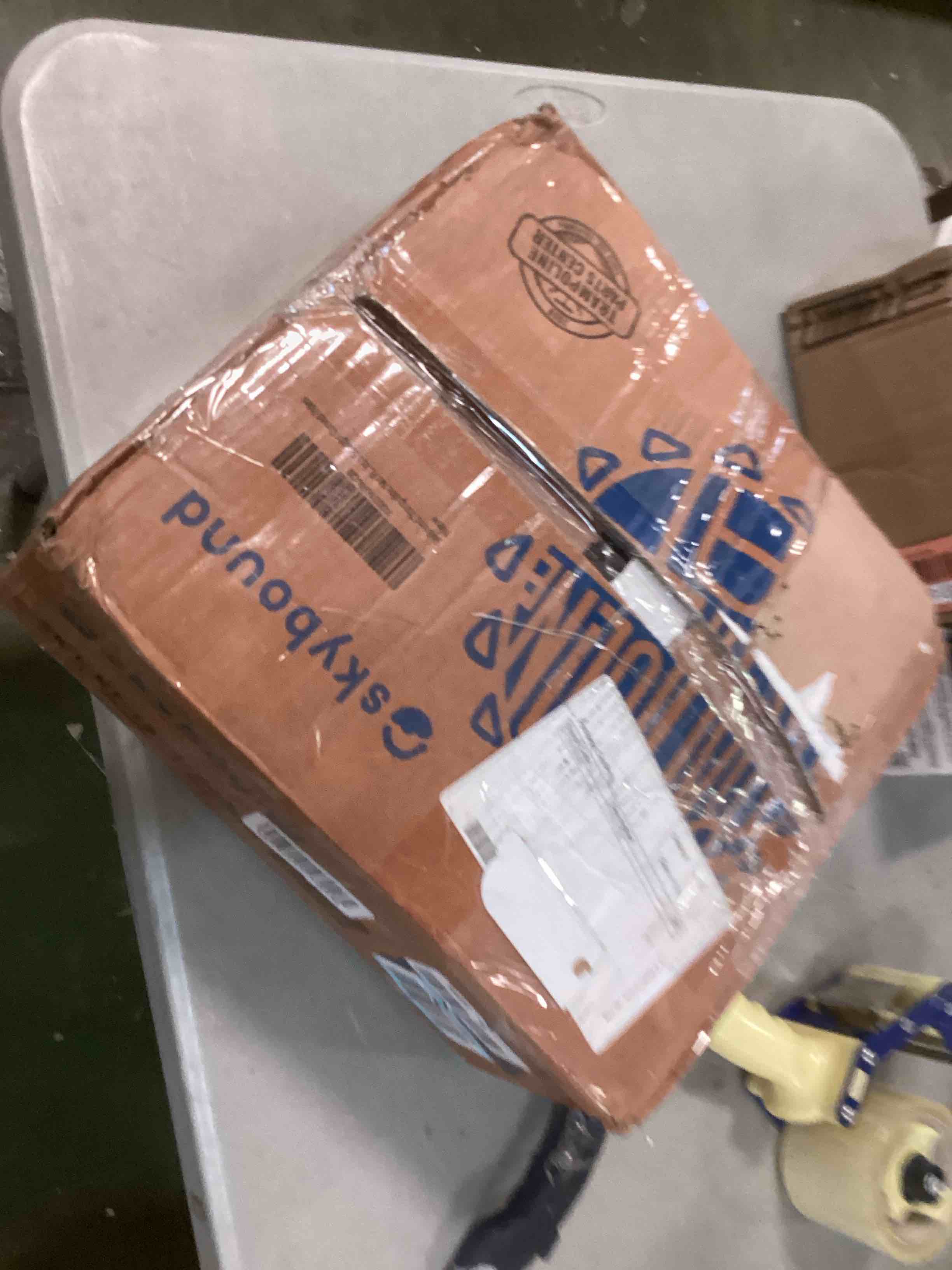 https://s3.amazonaws.com/lotting-images-prod/bidfta/RED5725228_1715105750308.jpeg