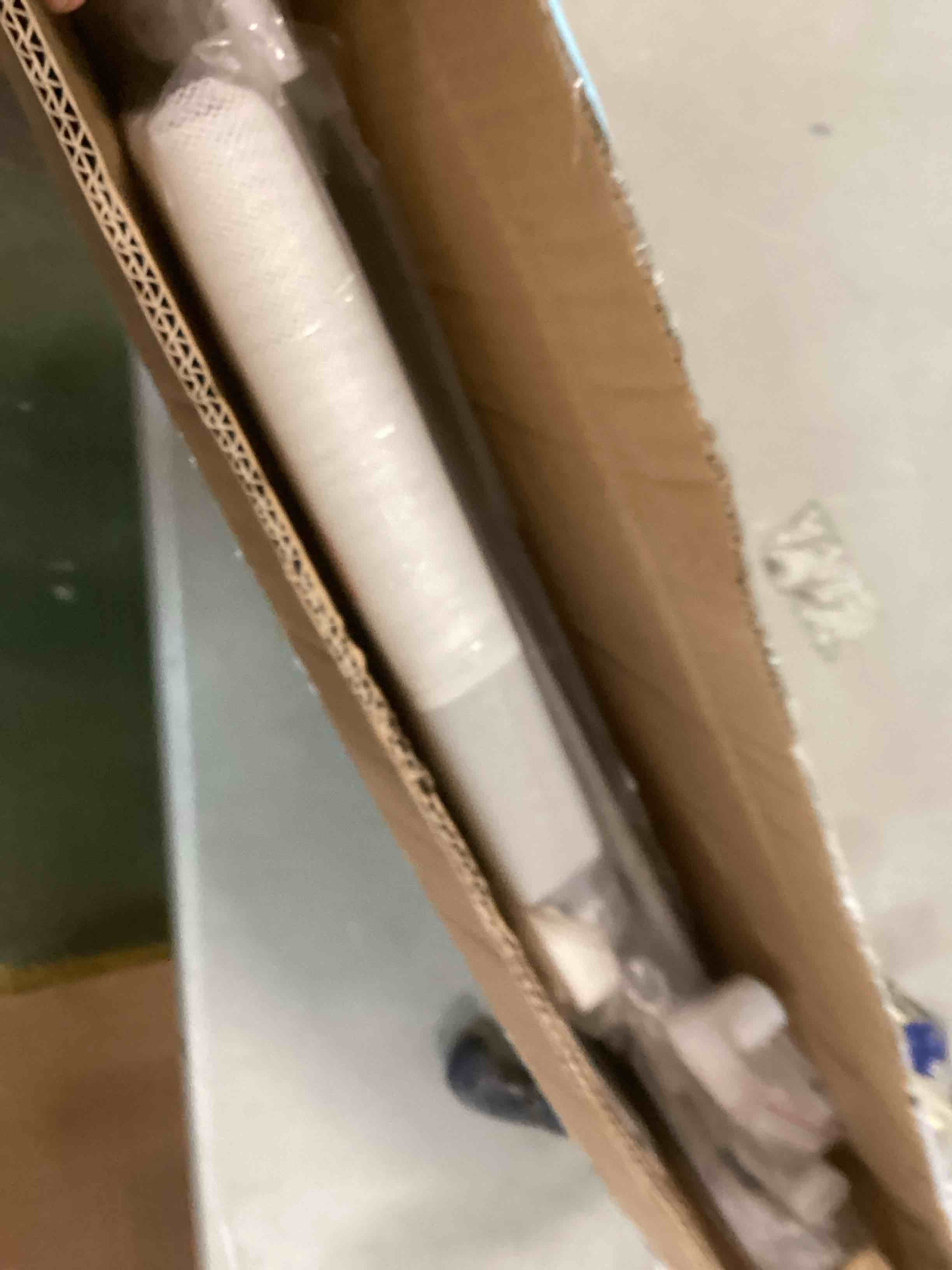 https://s3.amazonaws.com/lotting-images-prod/bidfta/RED5725257_1715109796140.jpeg
