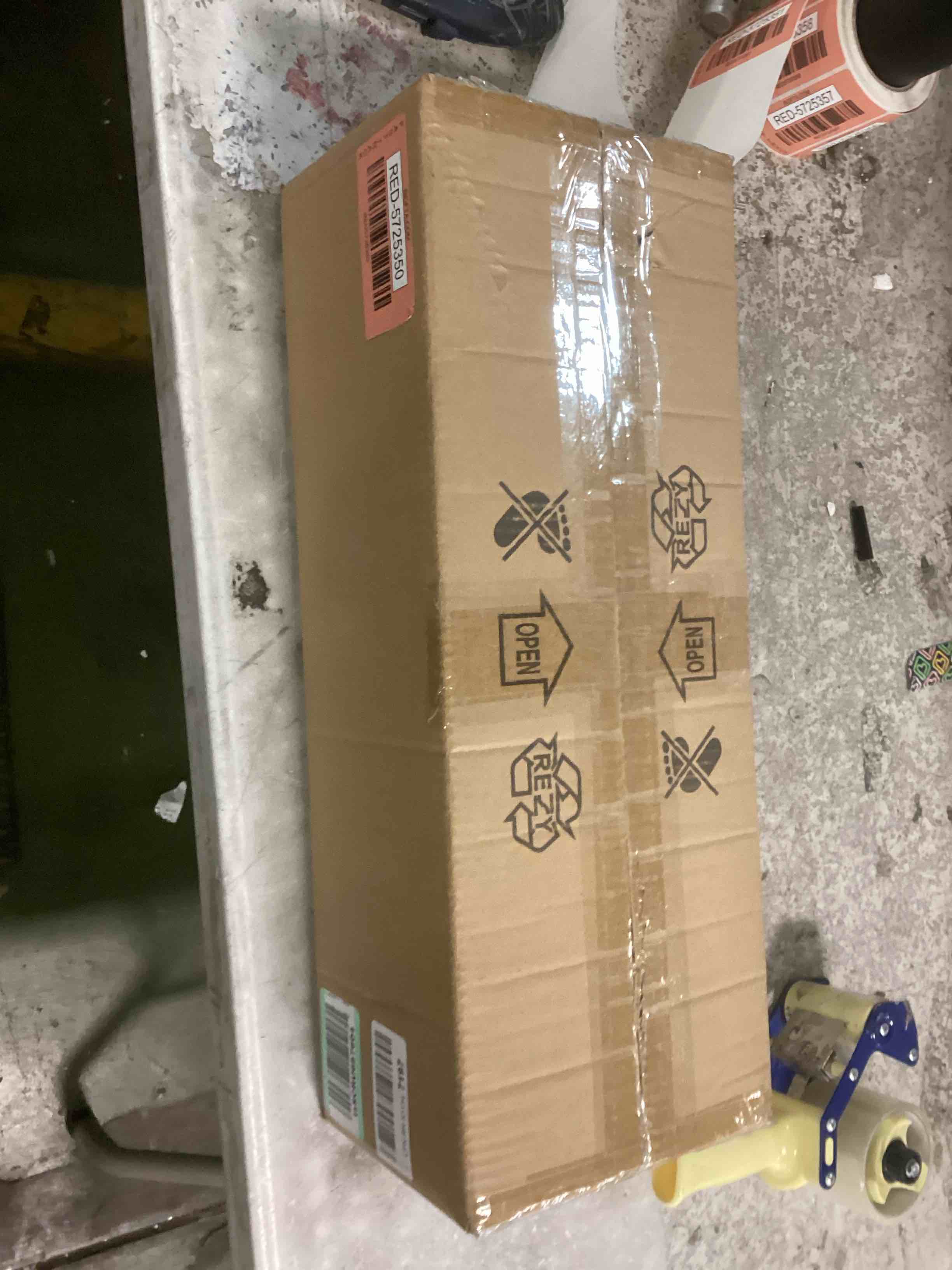https://s3.amazonaws.com/lotting-images-prod/bidfta/RED5725350_1715170796636.jpeg