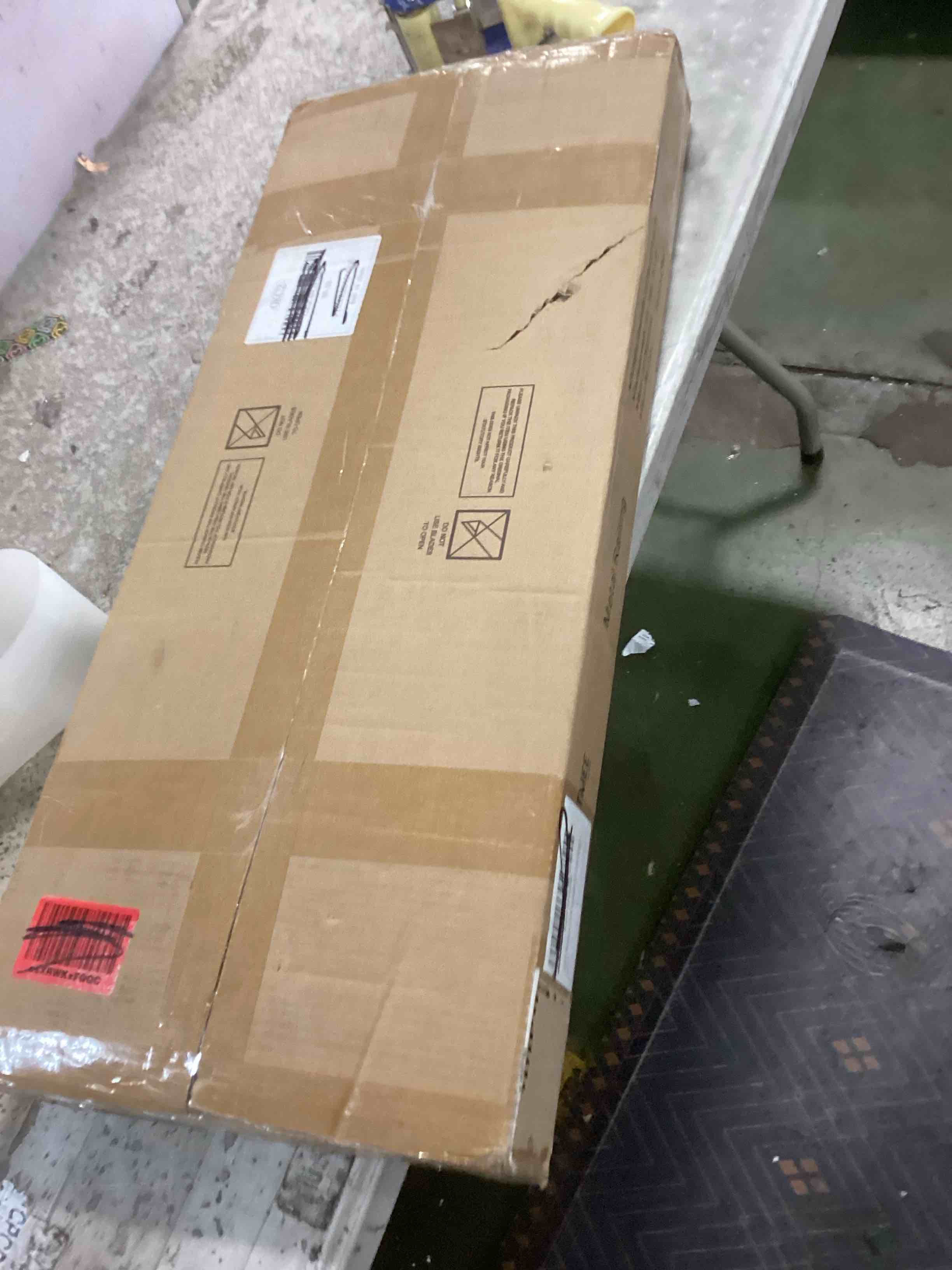 https://s3.amazonaws.com/lotting-images-prod/bidfta/RED5725373_1715173602652.jpeg