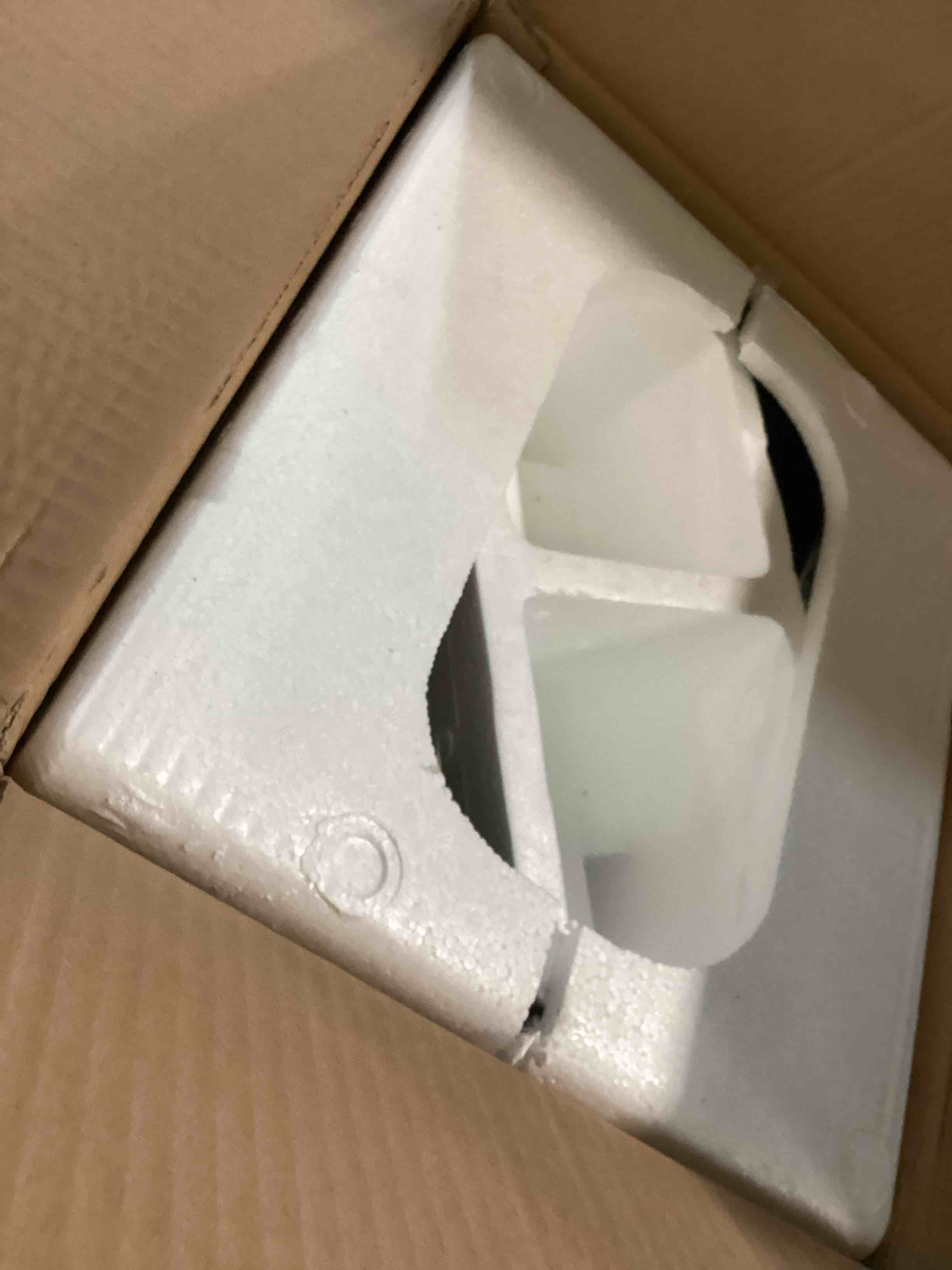 https://s3.amazonaws.com/lotting-images-prod/bidfta/RED5725480_1715183589828.jpeg