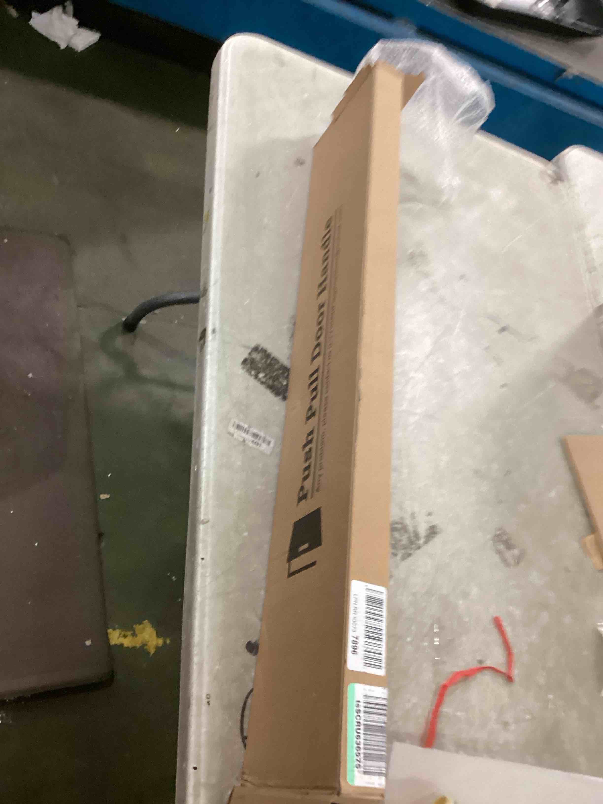 https://s3.amazonaws.com/lotting-images-prod/bidfta/RED5725608_1715253624760.jpeg