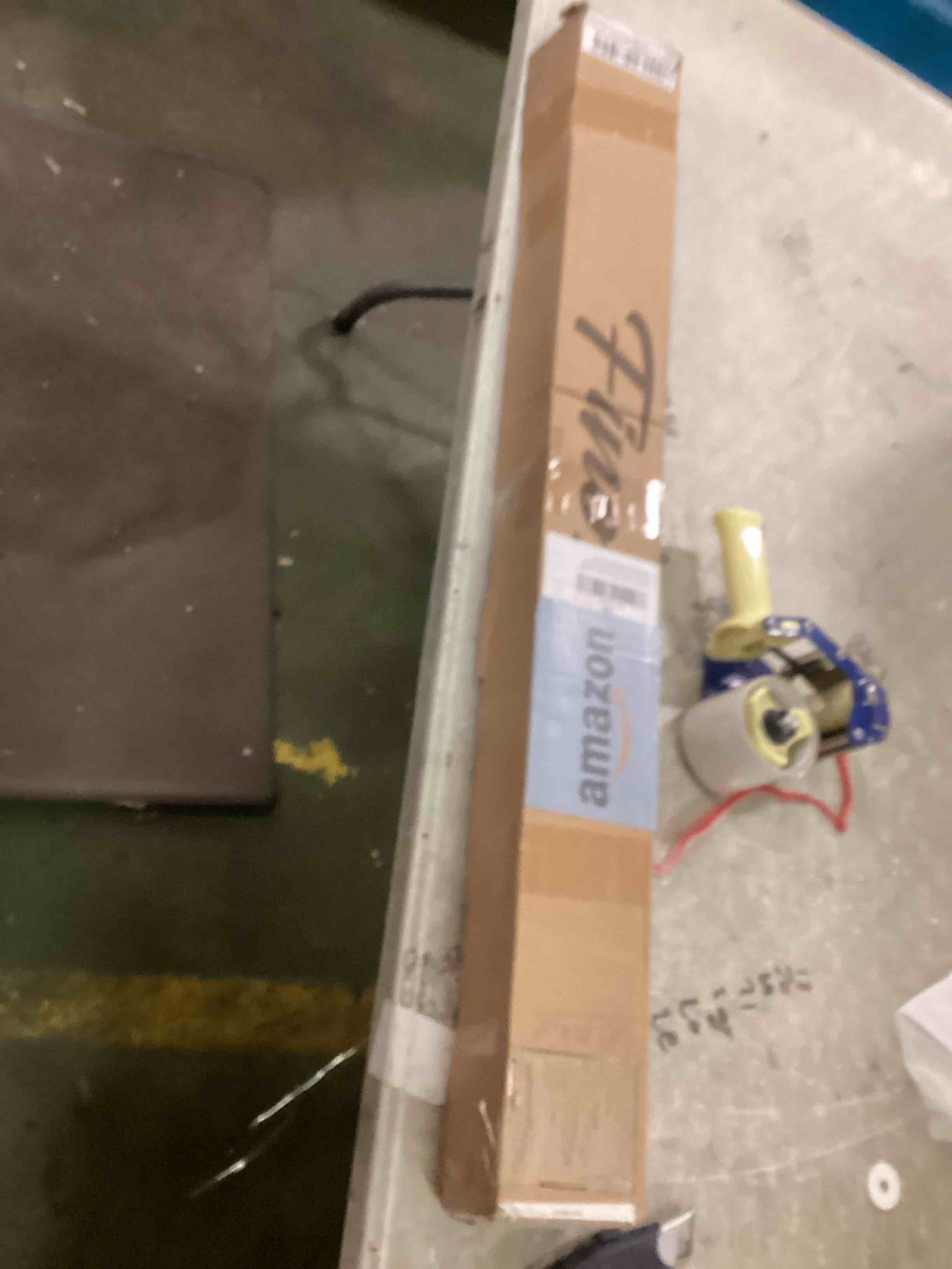 https://s3.amazonaws.com/lotting-images-prod/bidfta/RED5725609_1715253777808.jpeg