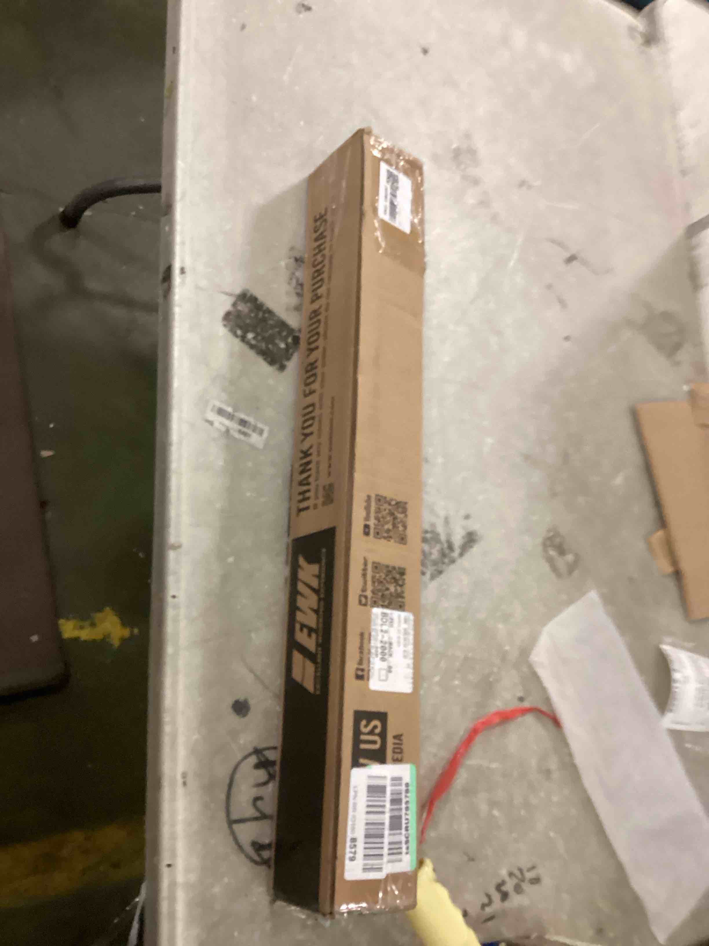 https://s3.amazonaws.com/lotting-images-prod/bidfta/RED5725610_1715253848282.jpeg