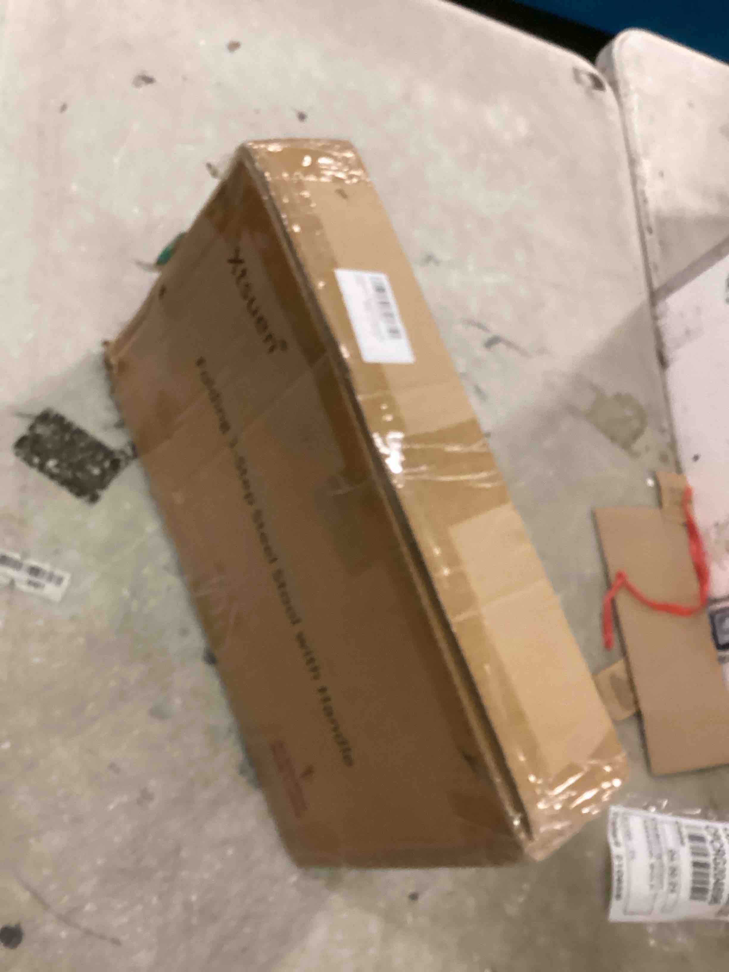 https://s3.amazonaws.com/lotting-images-prod/bidfta/RED5725614_1715254292107.jpeg