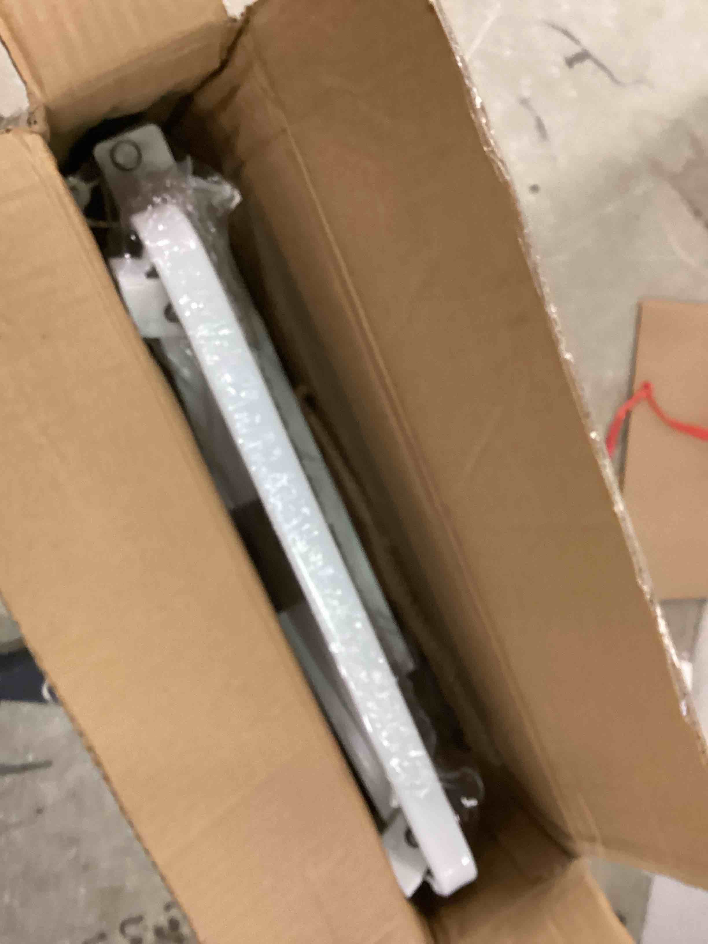 https://s3.amazonaws.com/lotting-images-prod/bidfta/RED5725614_1715254308657.jpeg