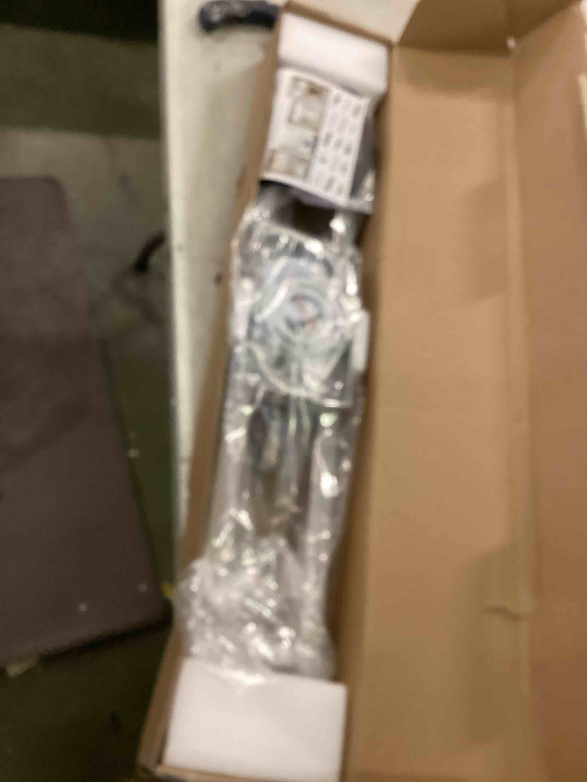 https://s3.amazonaws.com/lotting-images-prod/bidfta/RED5725625_1715255374645.jpeg