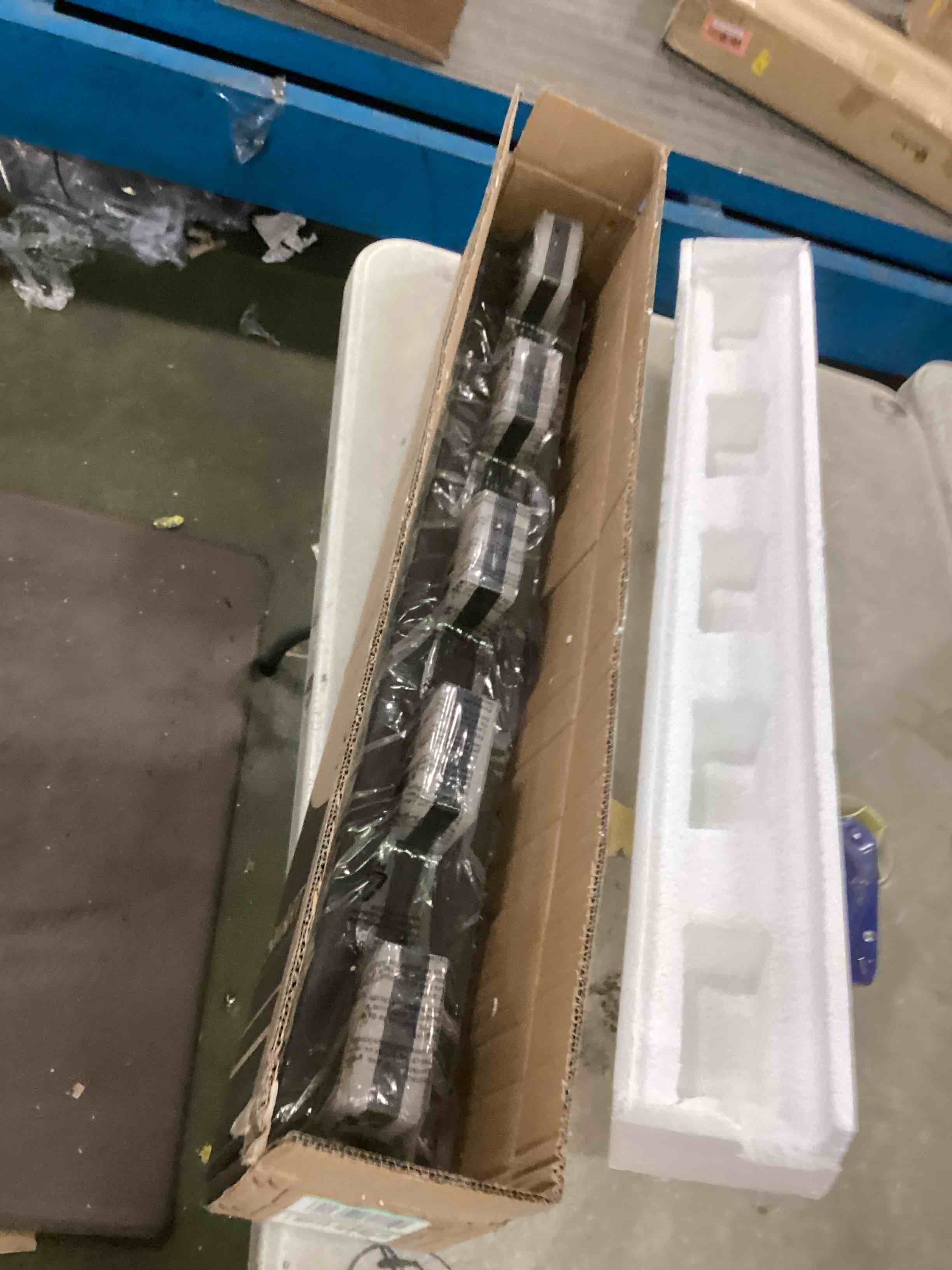 https://s3.amazonaws.com/lotting-images-prod/bidfta/RED5725703_1715264906724.jpeg