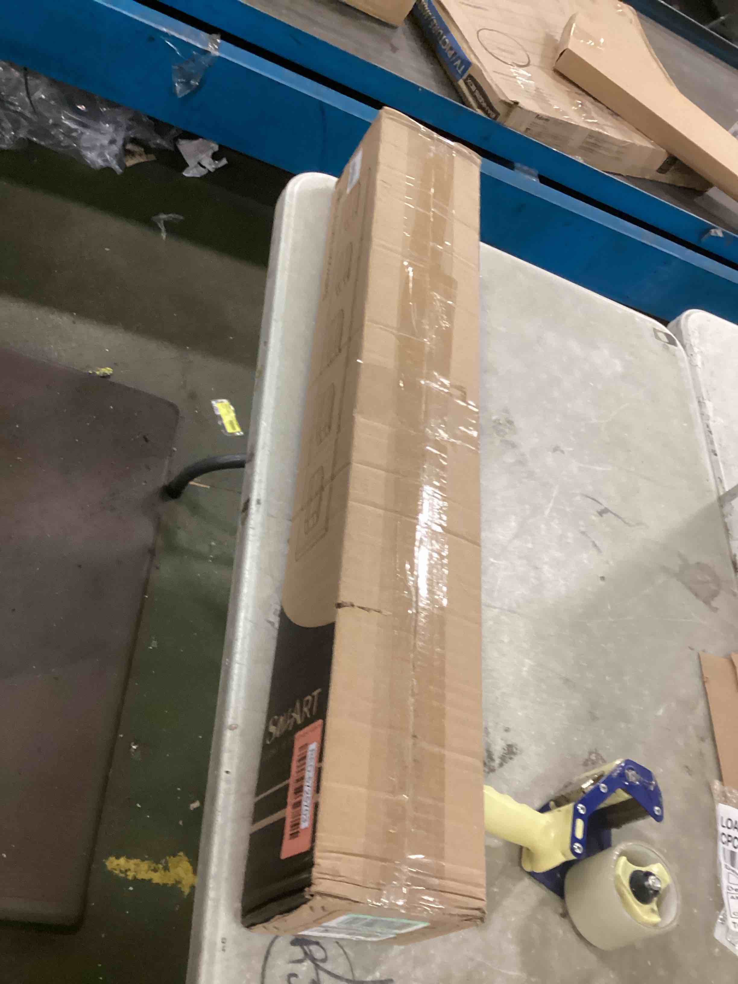 https://s3.amazonaws.com/lotting-images-prod/bidfta/RED5725703_1715264955696.jpeg