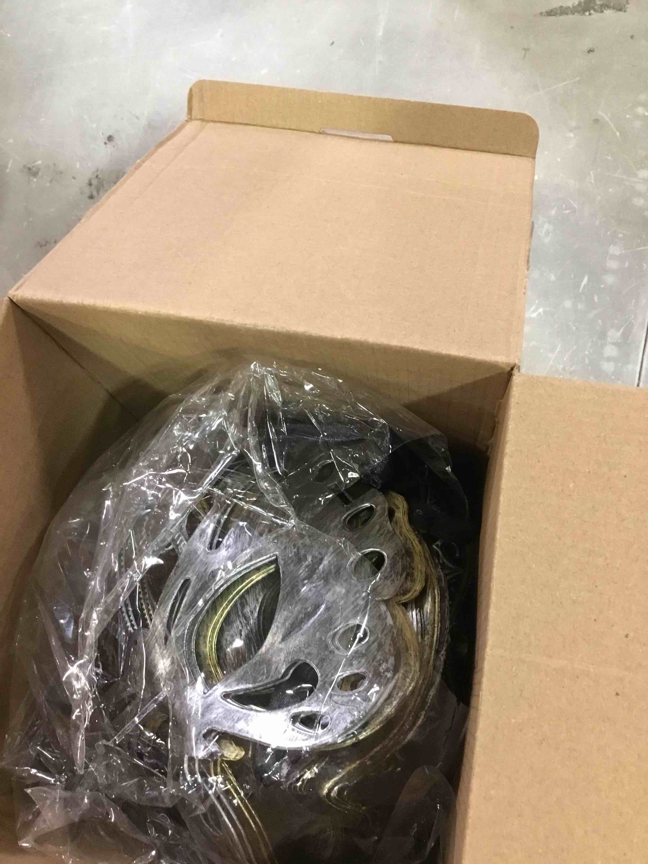 https://s3.amazonaws.com/lotting-images-prod/bidfta/RED5726173_1715177952205.jpeg