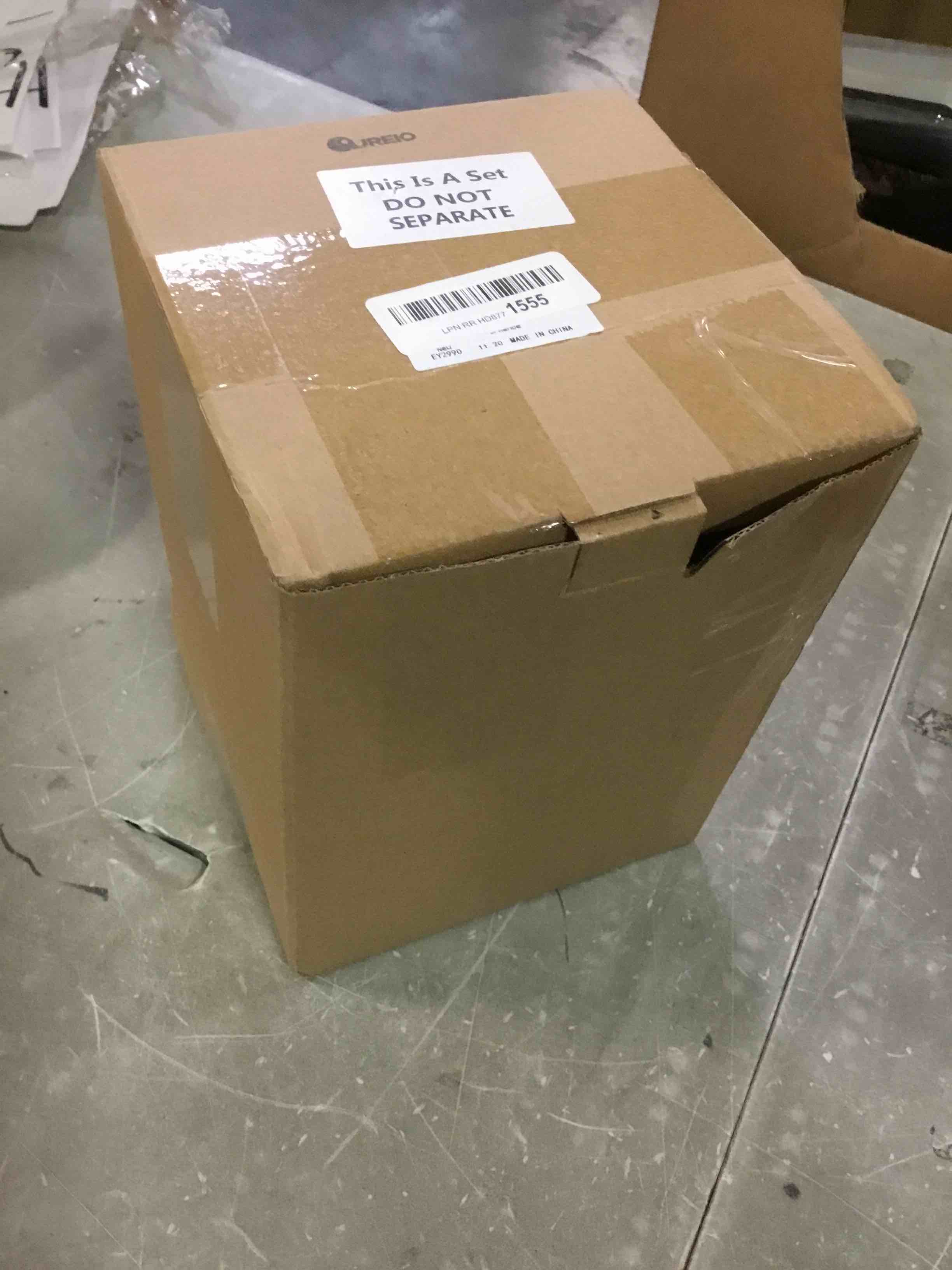 https://s3.amazonaws.com/lotting-images-prod/bidfta/RED5726173_1715177963094.jpeg