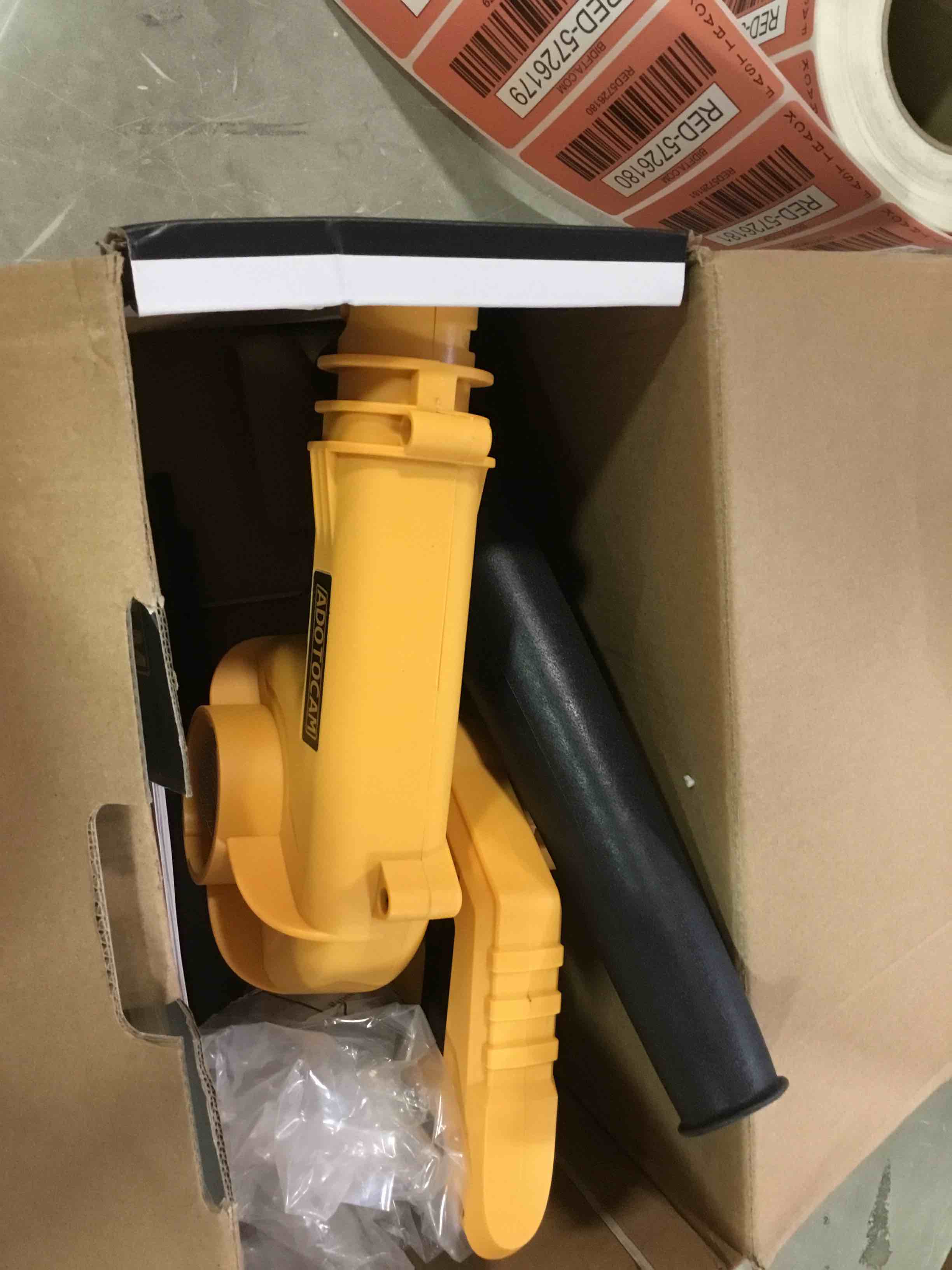 https://s3.amazonaws.com/lotting-images-prod/bidfta/RED5726178_1715178427999.jpeg