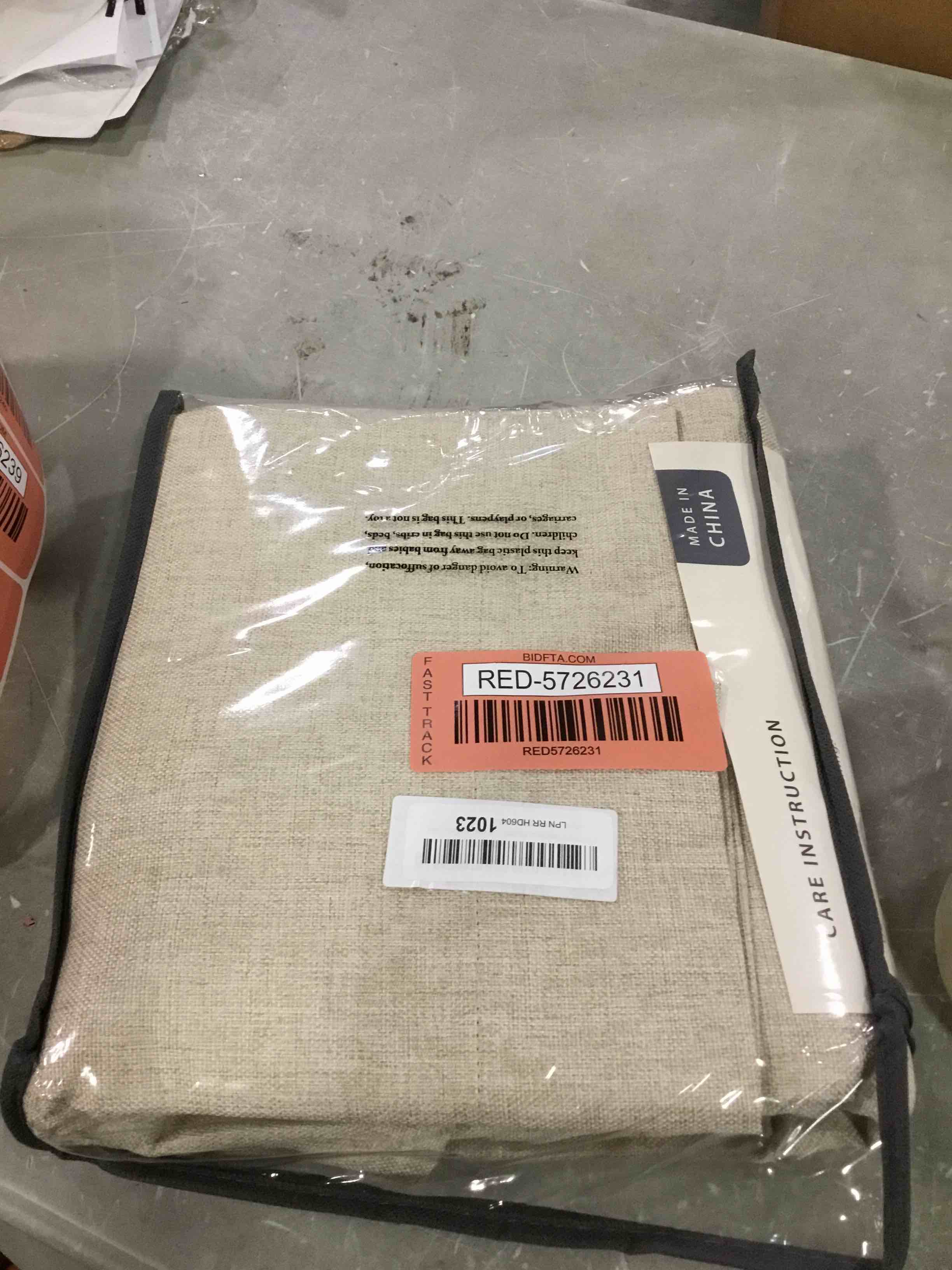 https://s3.amazonaws.com/lotting-images-prod/bidfta/RED5726231_1715182852096.jpeg