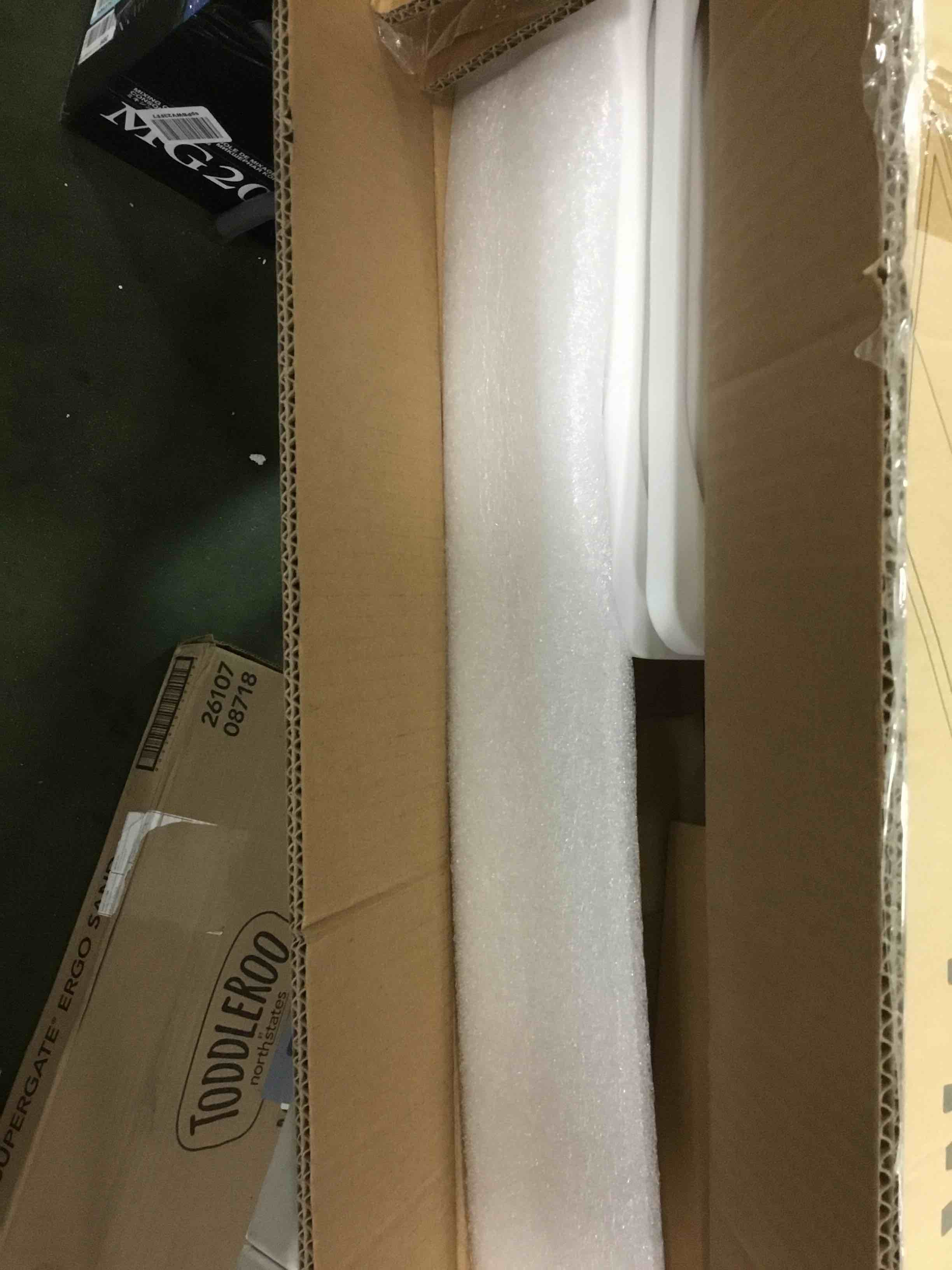 https://s3.amazonaws.com/lotting-images-prod/bidfta/RED5726448_1715264925300.jpeg