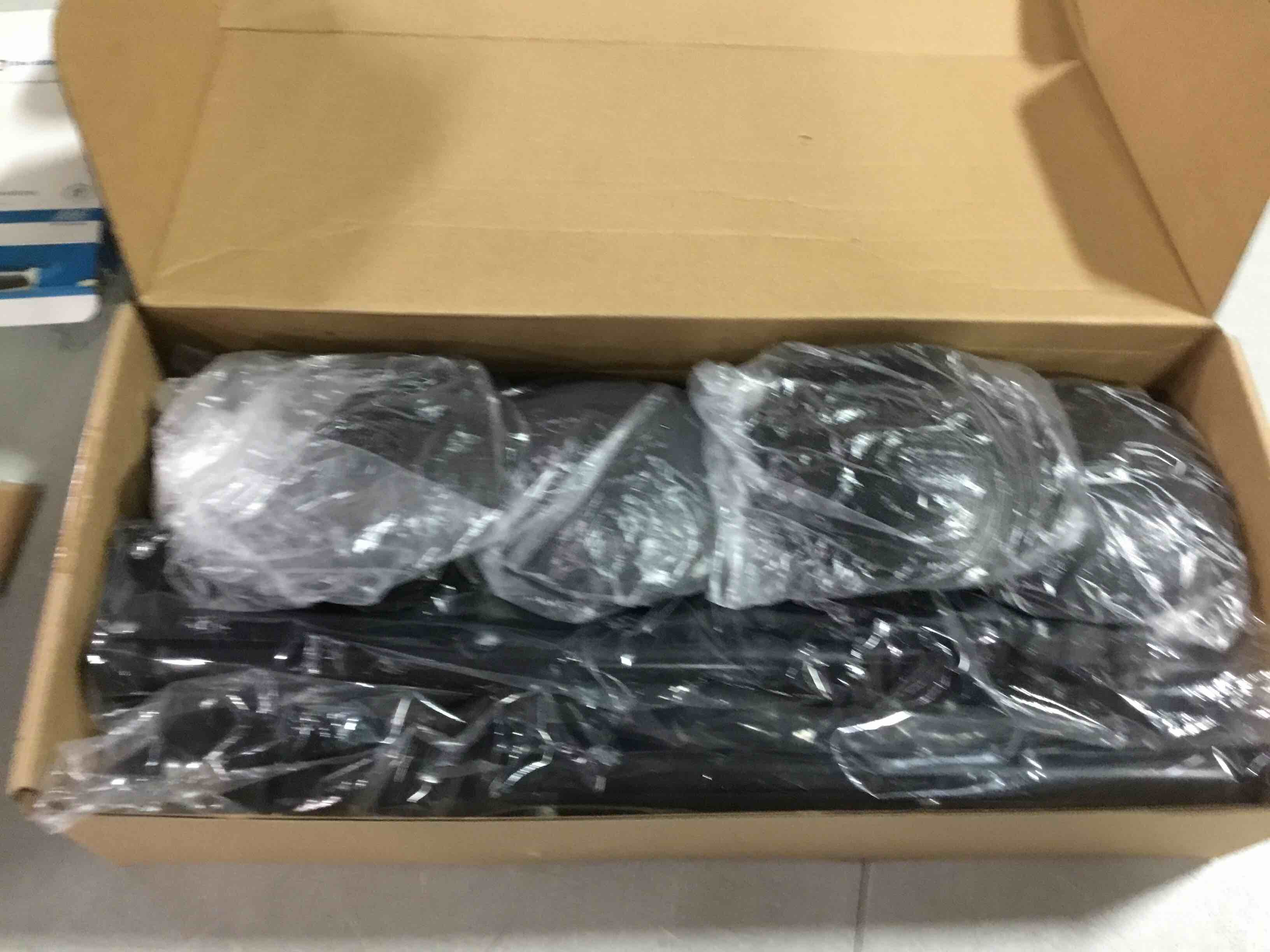 https://s3.amazonaws.com/lotting-images-prod/bidfta/RED5727008_1715799563191.jpeg
