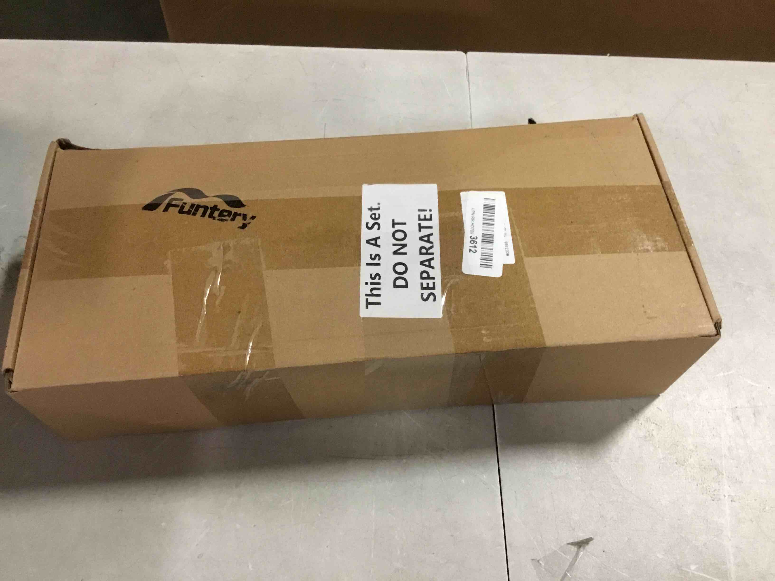 https://s3.amazonaws.com/lotting-images-prod/bidfta/RED5727008_1715799585842.jpeg