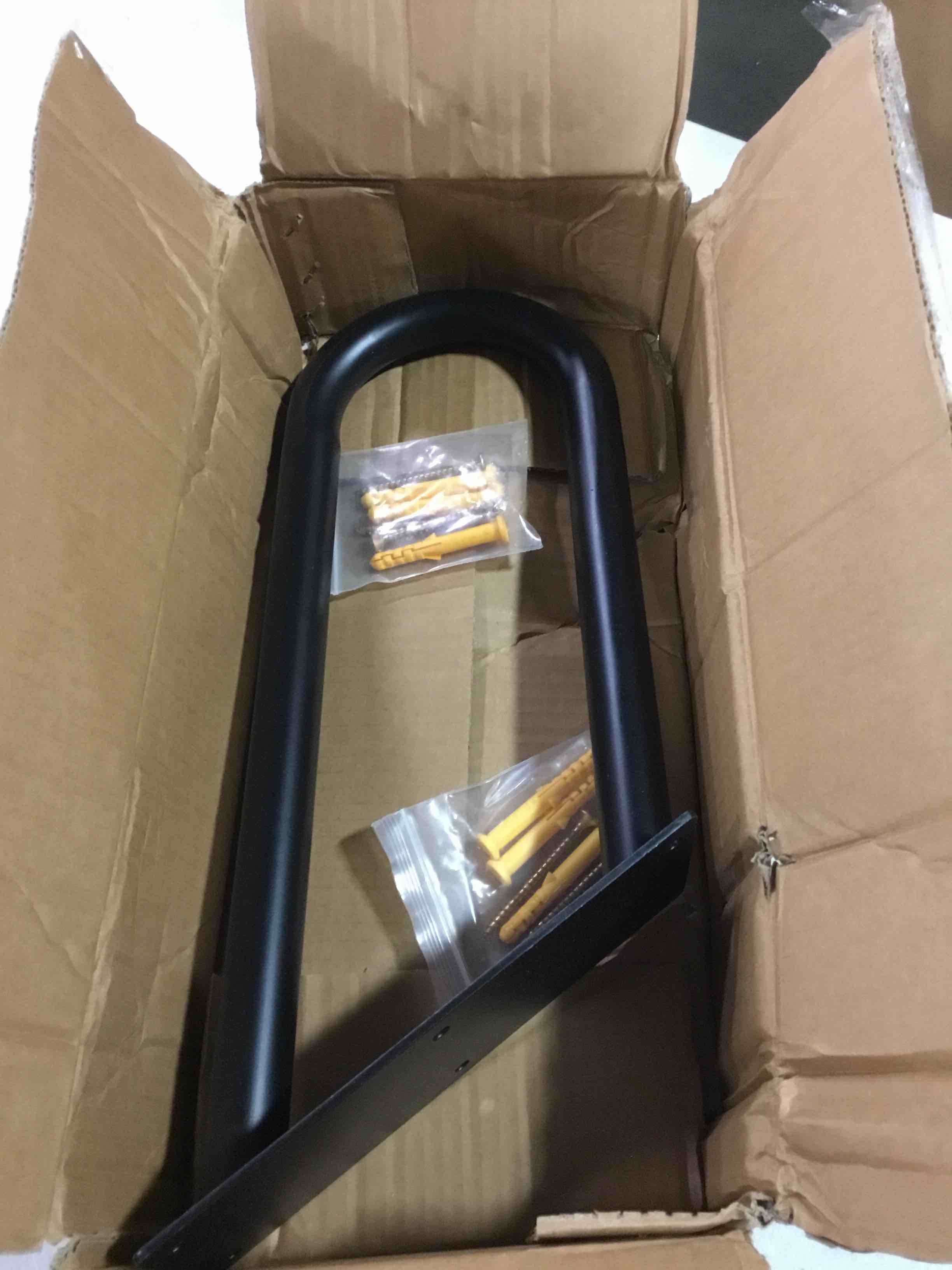 https://s3.amazonaws.com/lotting-images-prod/bidfta/RED5727019_1715800553671.jpeg
