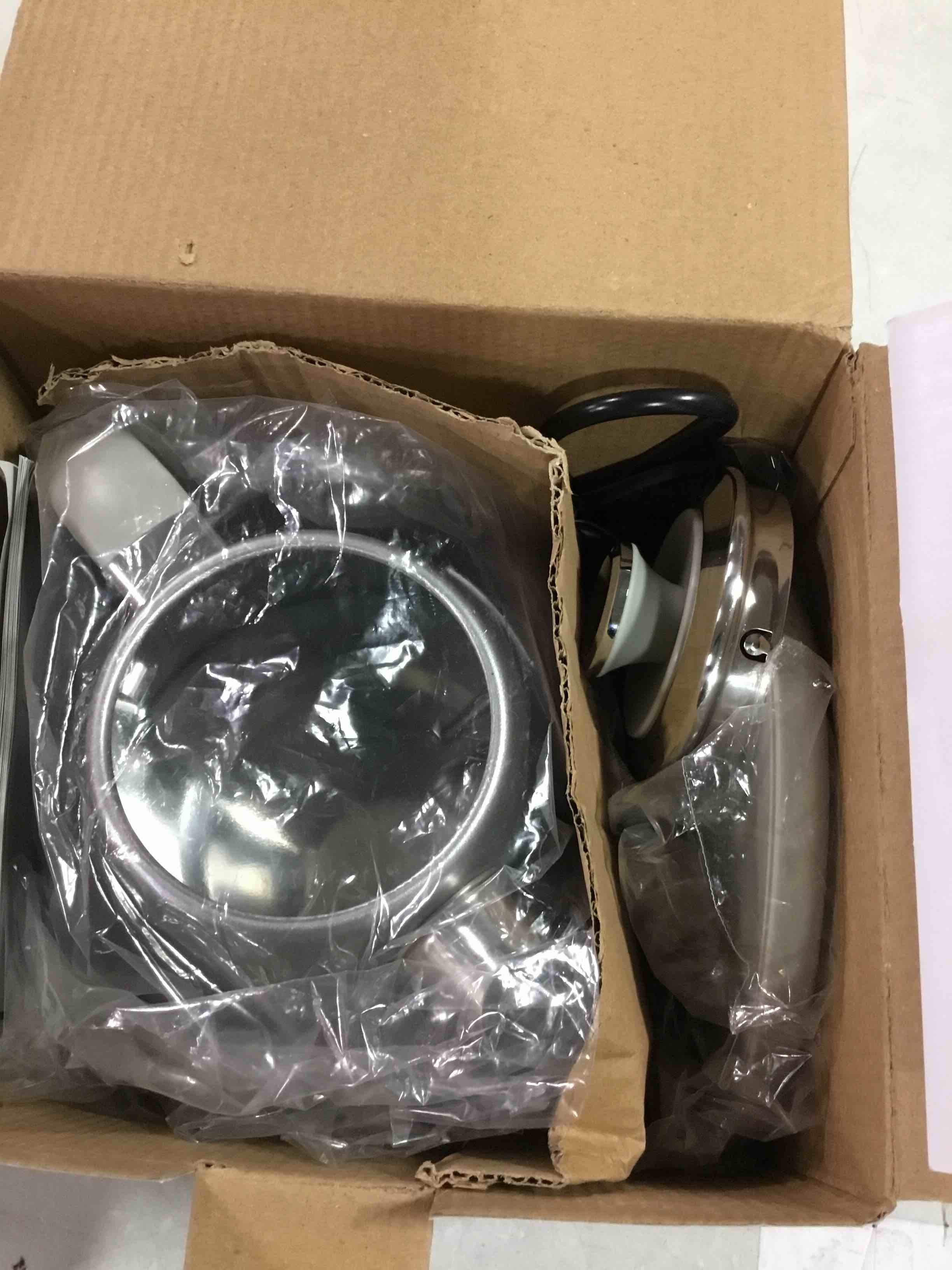 https://s3.amazonaws.com/lotting-images-prod/bidfta/RED5727022_1715800783532.jpeg