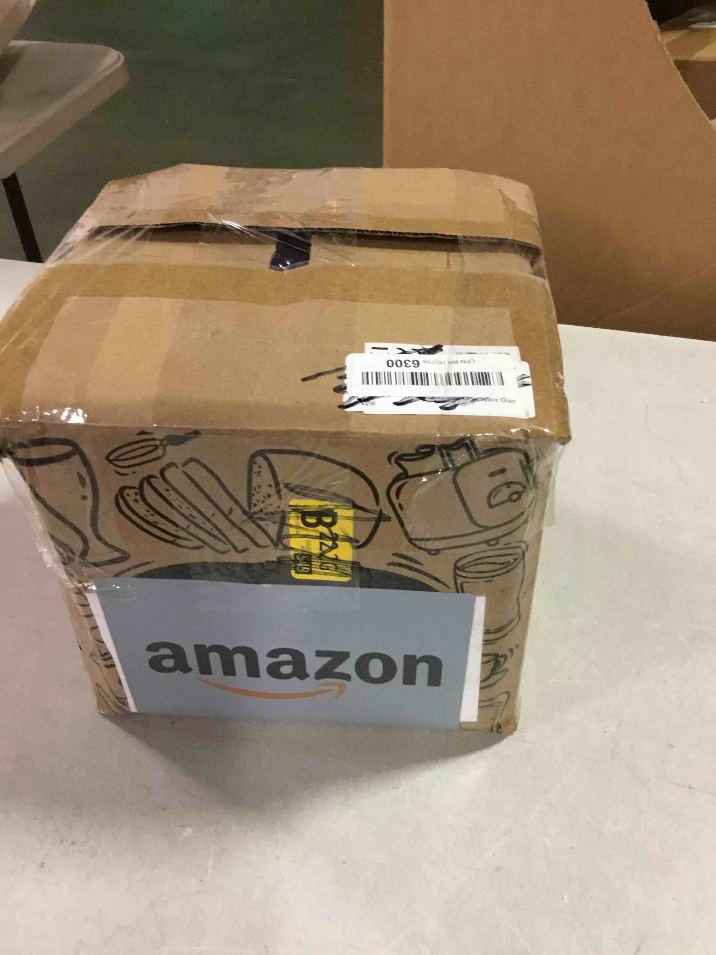 https://s3.amazonaws.com/lotting-images-prod/bidfta/RED5727022_1715800889981.jpeg