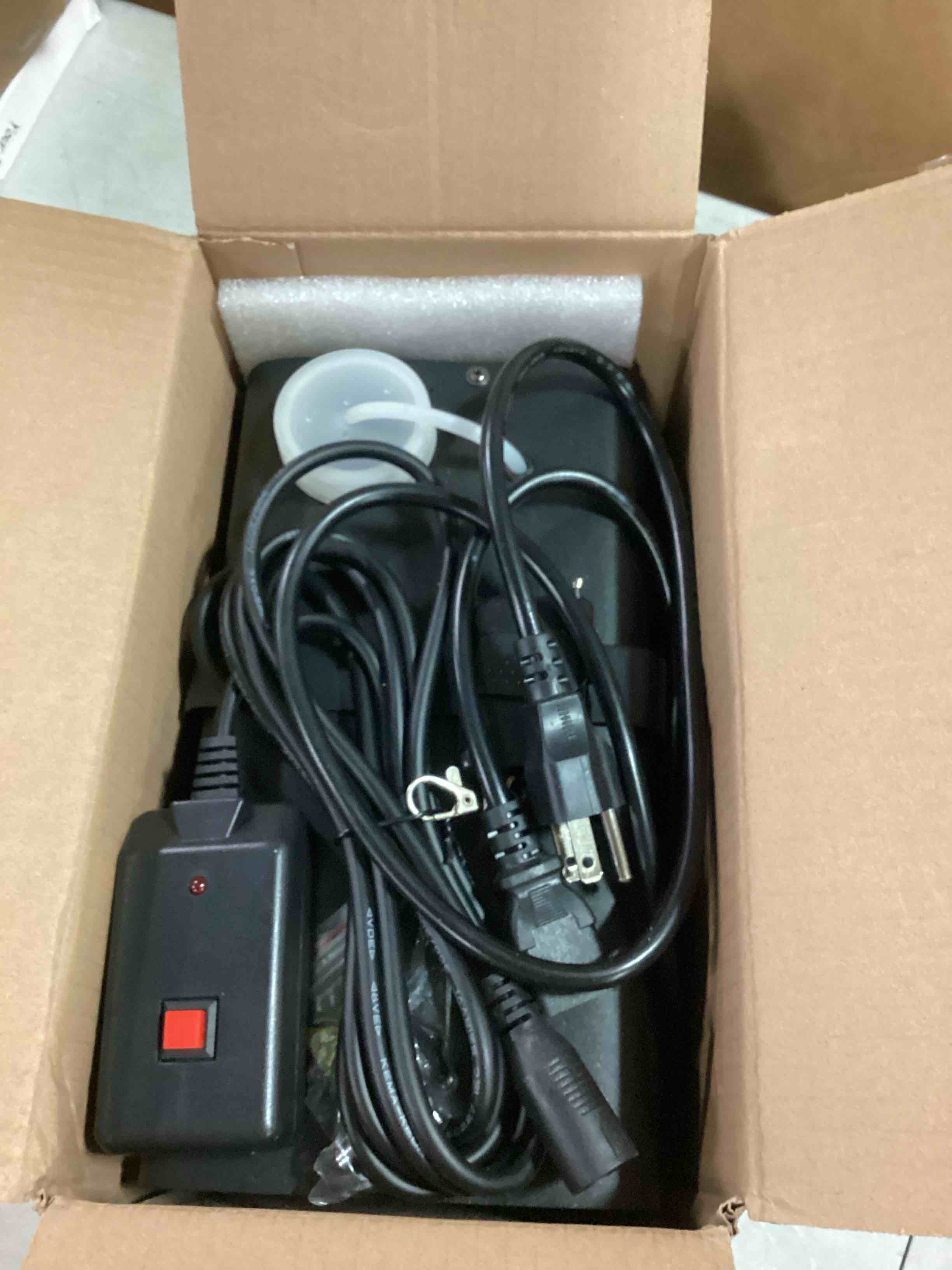 https://s3.amazonaws.com/lotting-images-prod/bidfta/RED5727088_1715864829524.jpeg