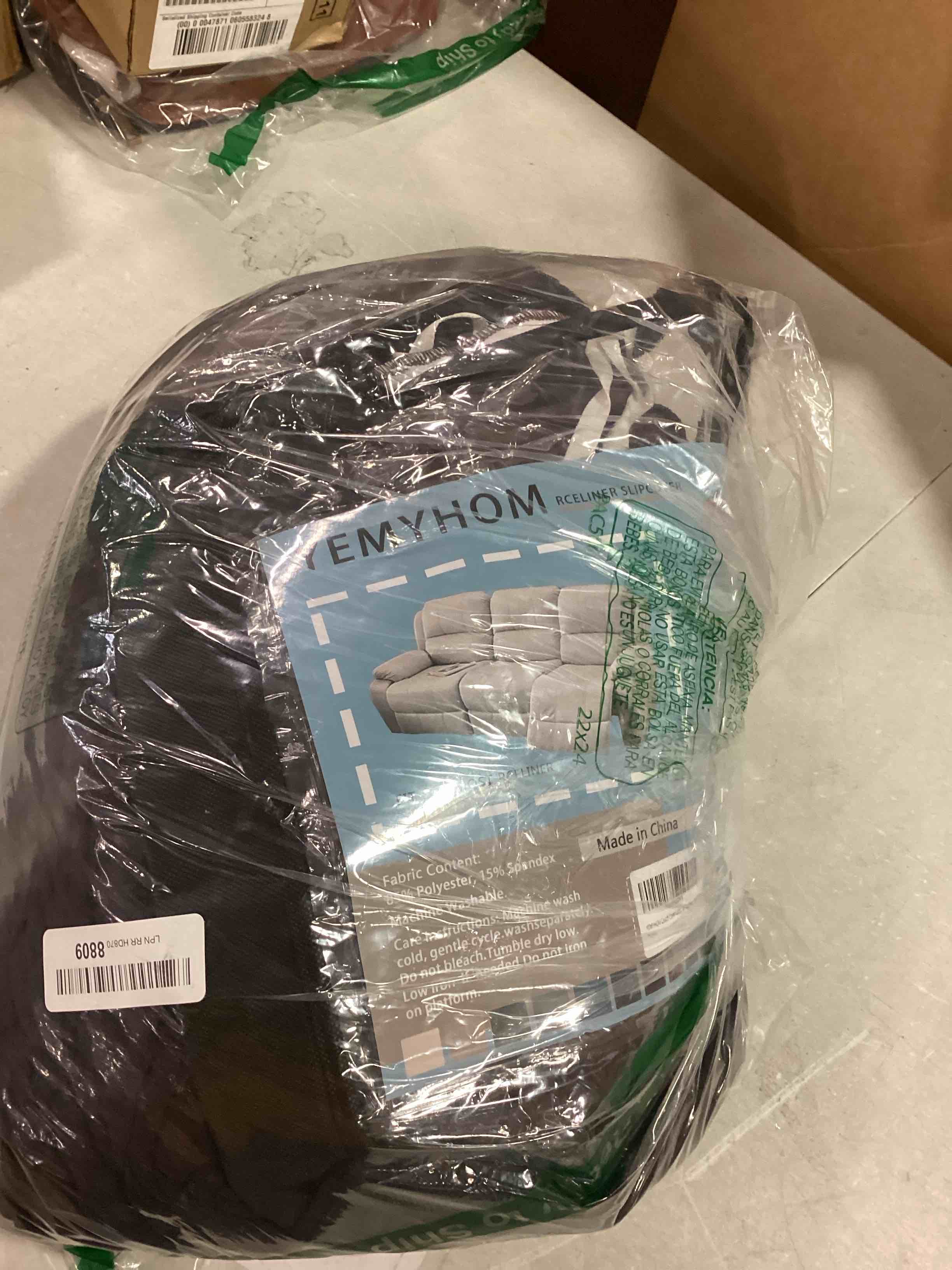 https://s3.amazonaws.com/lotting-images-prod/bidfta/RED5727101_1715866242610.jpeg