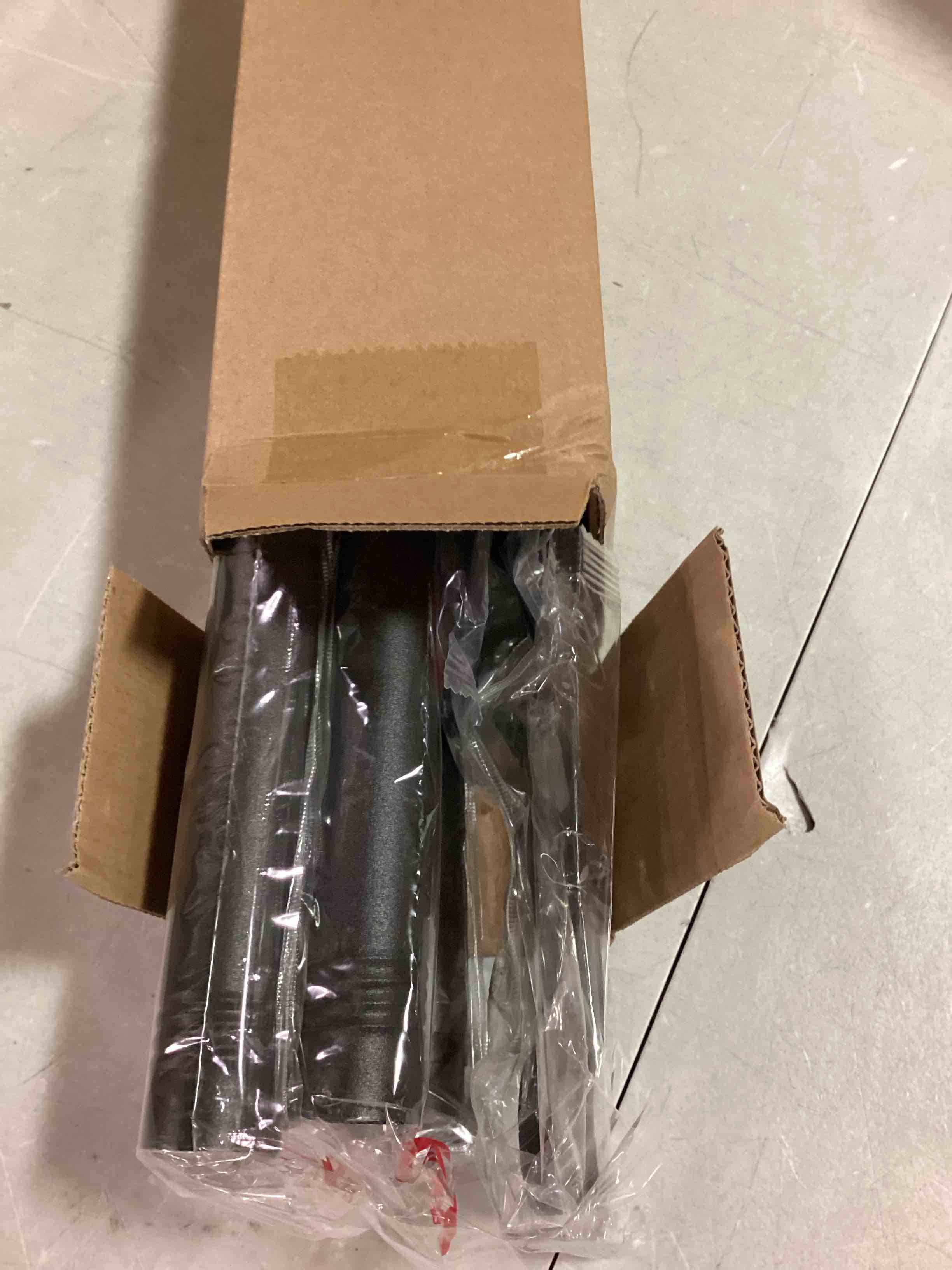 https://s3.amazonaws.com/lotting-images-prod/bidfta/RED5727126_1715869885450.jpeg