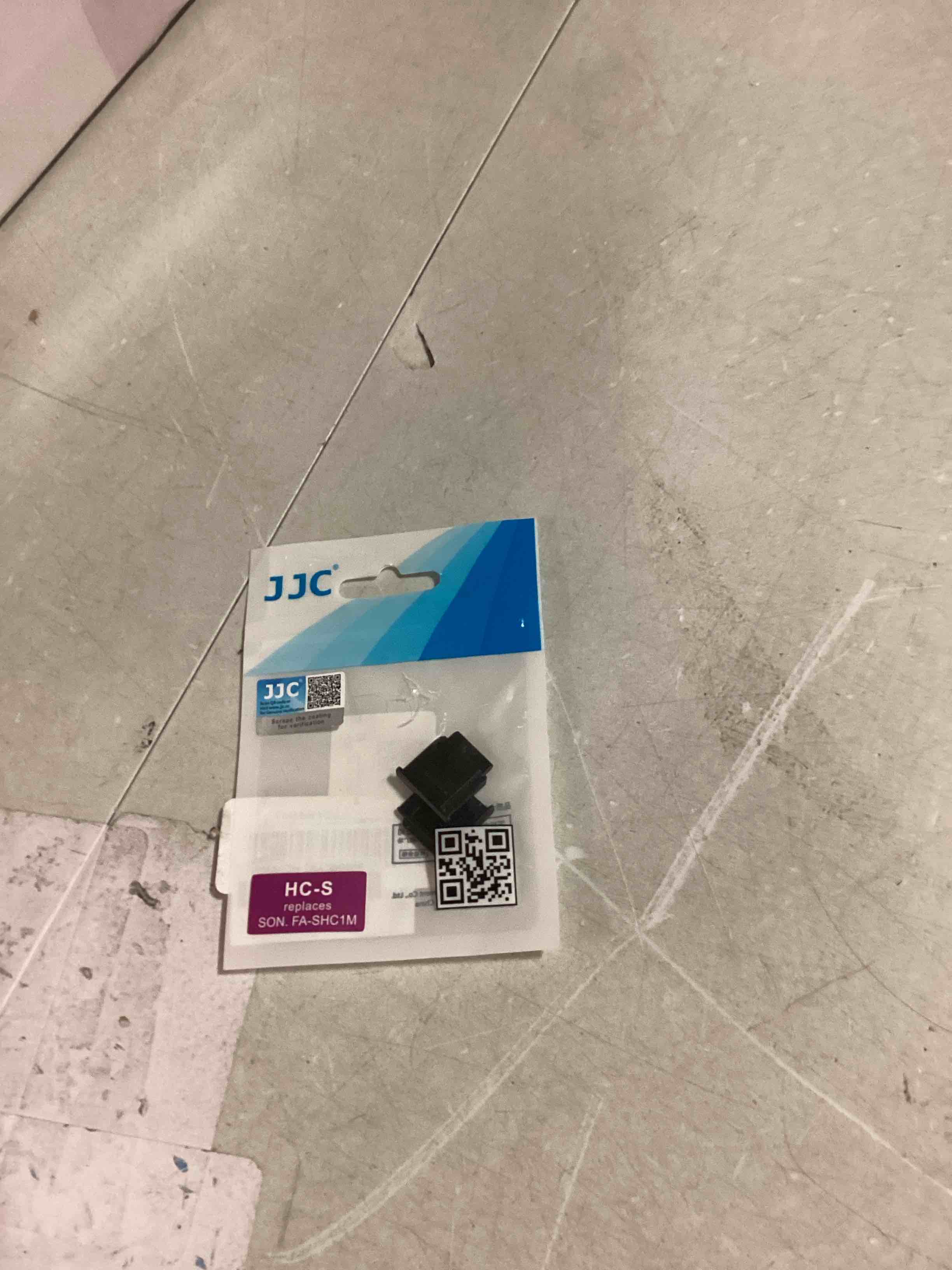 https://s3.amazonaws.com/lotting-images-prod/bidfta/RED5727331_1715972072462.jpeg