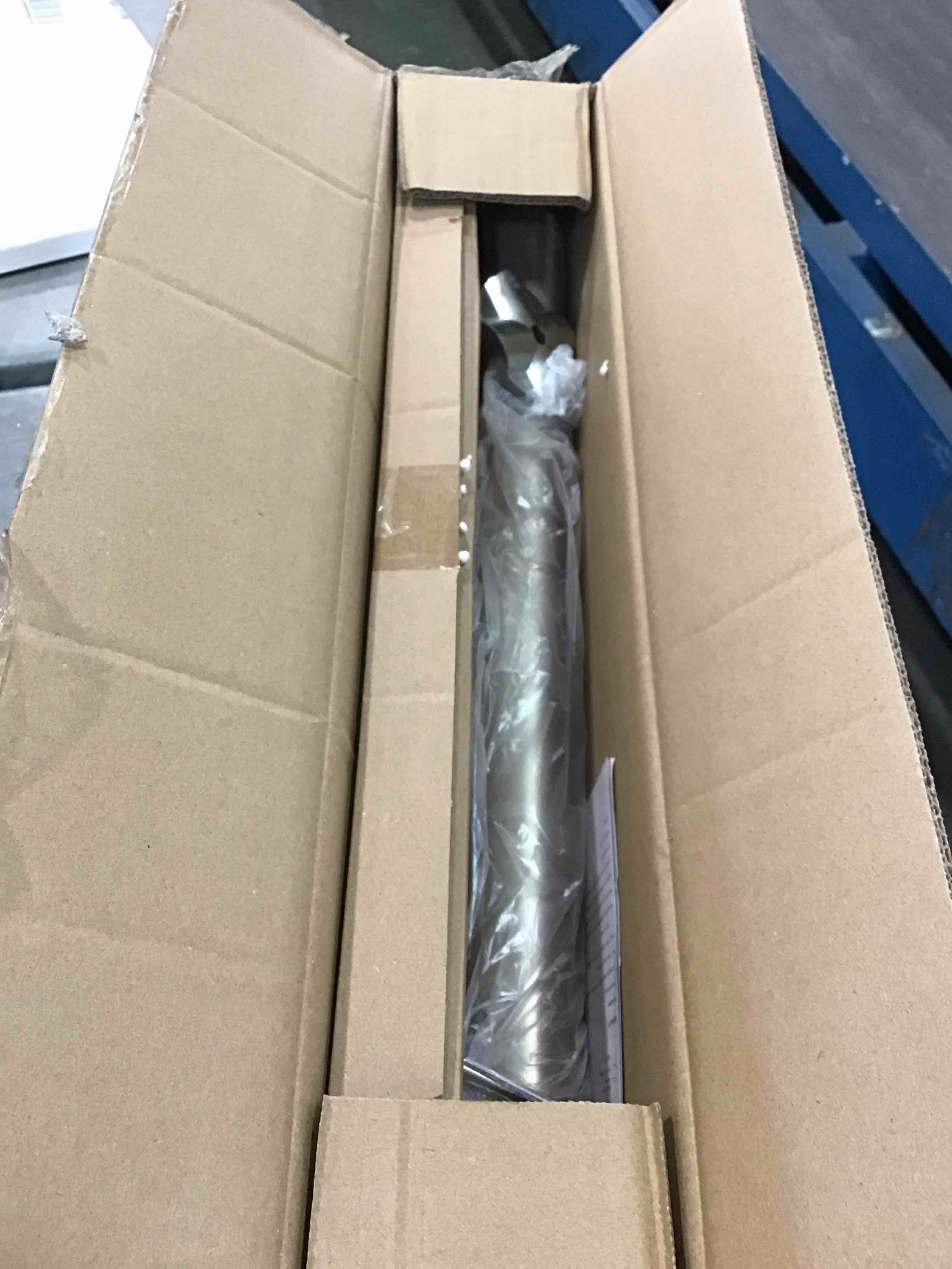 https://s3.amazonaws.com/lotting-images-prod/bidfta/RED5727984_1715859376412.jpeg