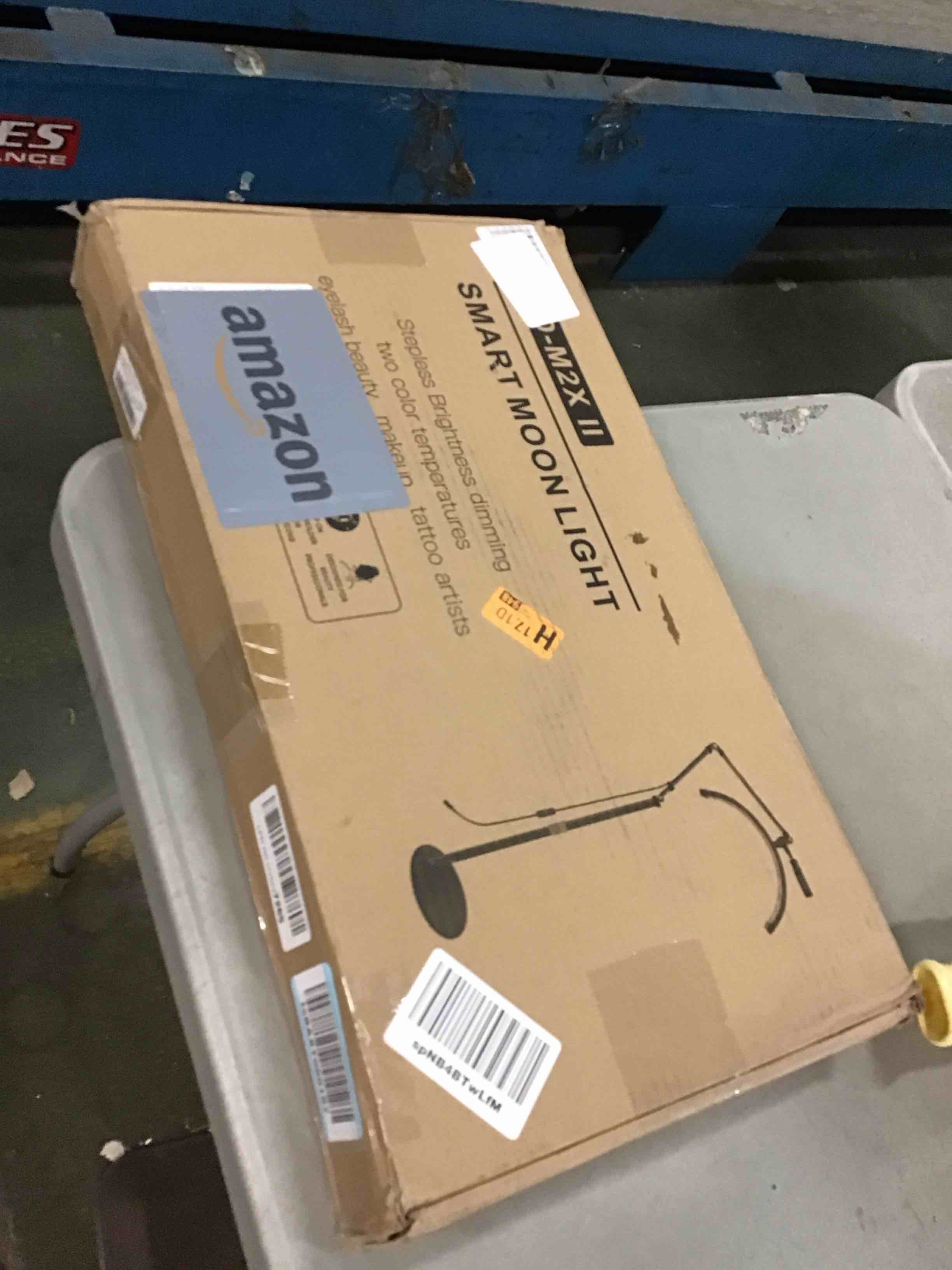 https://s3.amazonaws.com/lotting-images-prod/bidfta/RED5728299_1715951238883.jpeg