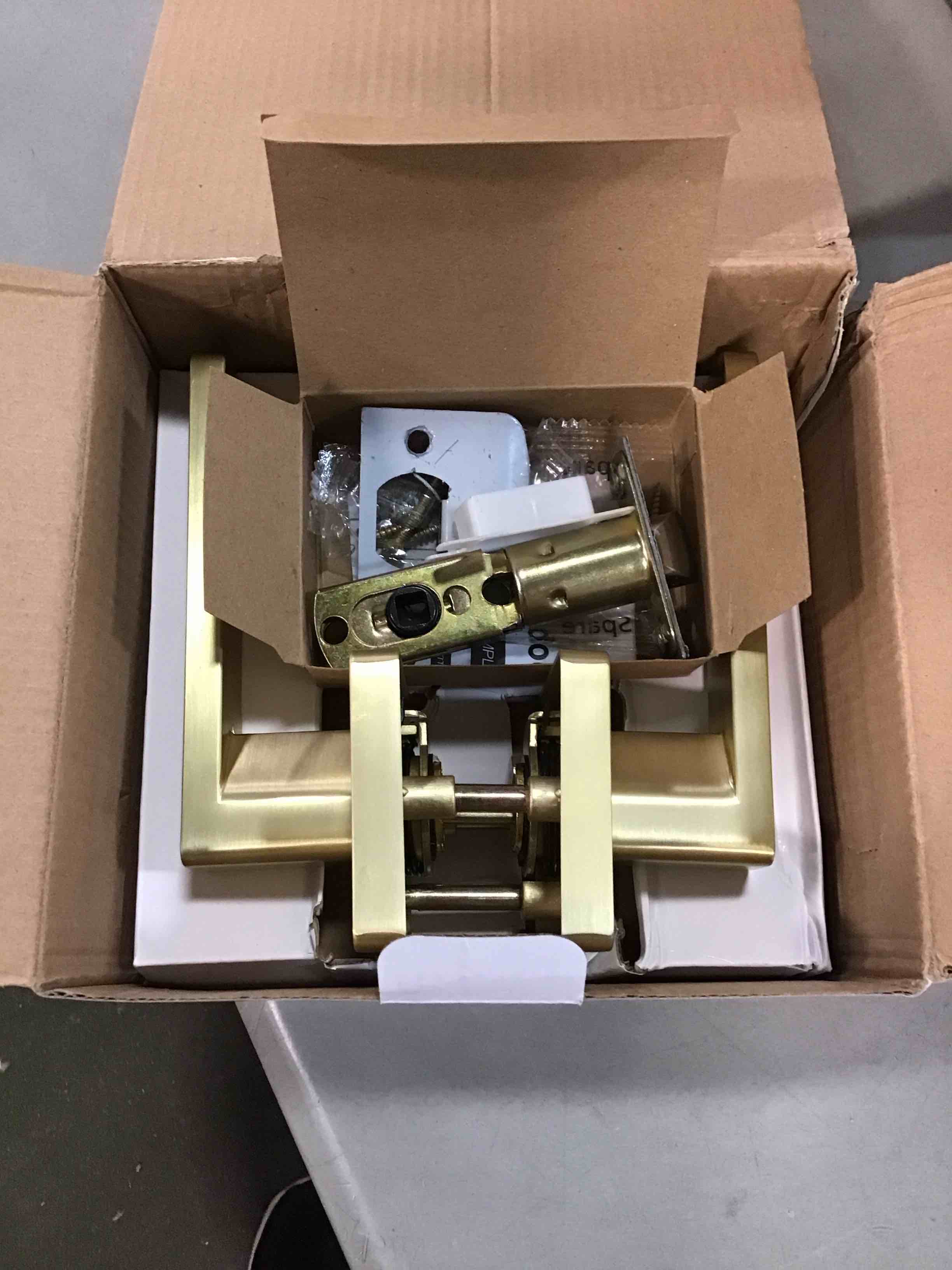 https://s3.amazonaws.com/lotting-images-prod/bidfta/RED5728397_1715961550103.jpeg