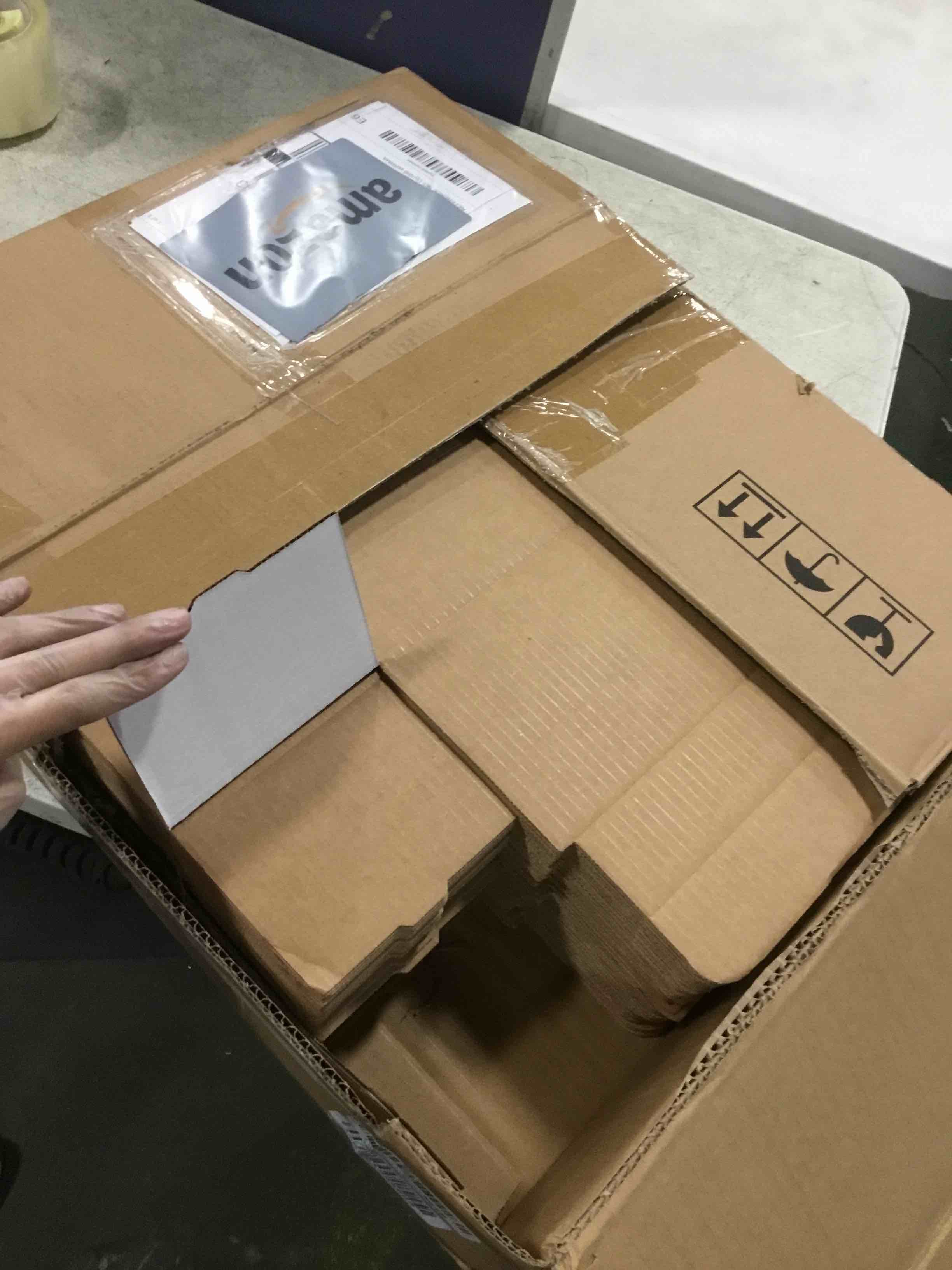 https://s3.amazonaws.com/lotting-images-prod/bidfta/RED5728495_1716208829774.jpeg