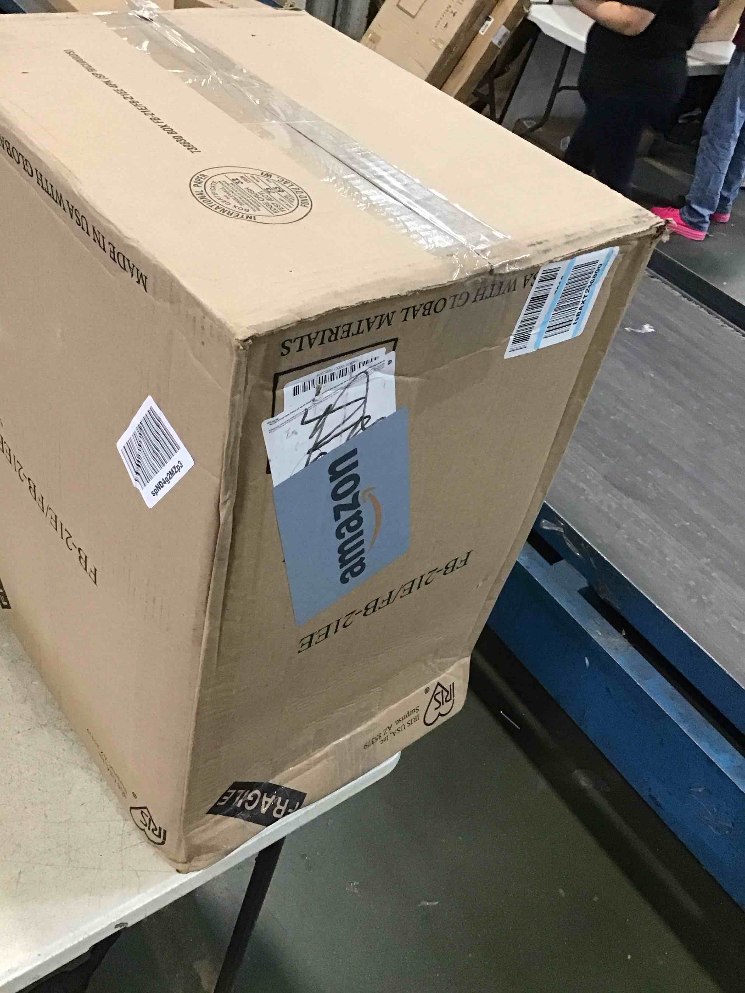 https://s3.amazonaws.com/lotting-images-prod/bidfta/RED5728578_1716225468701.jpeg