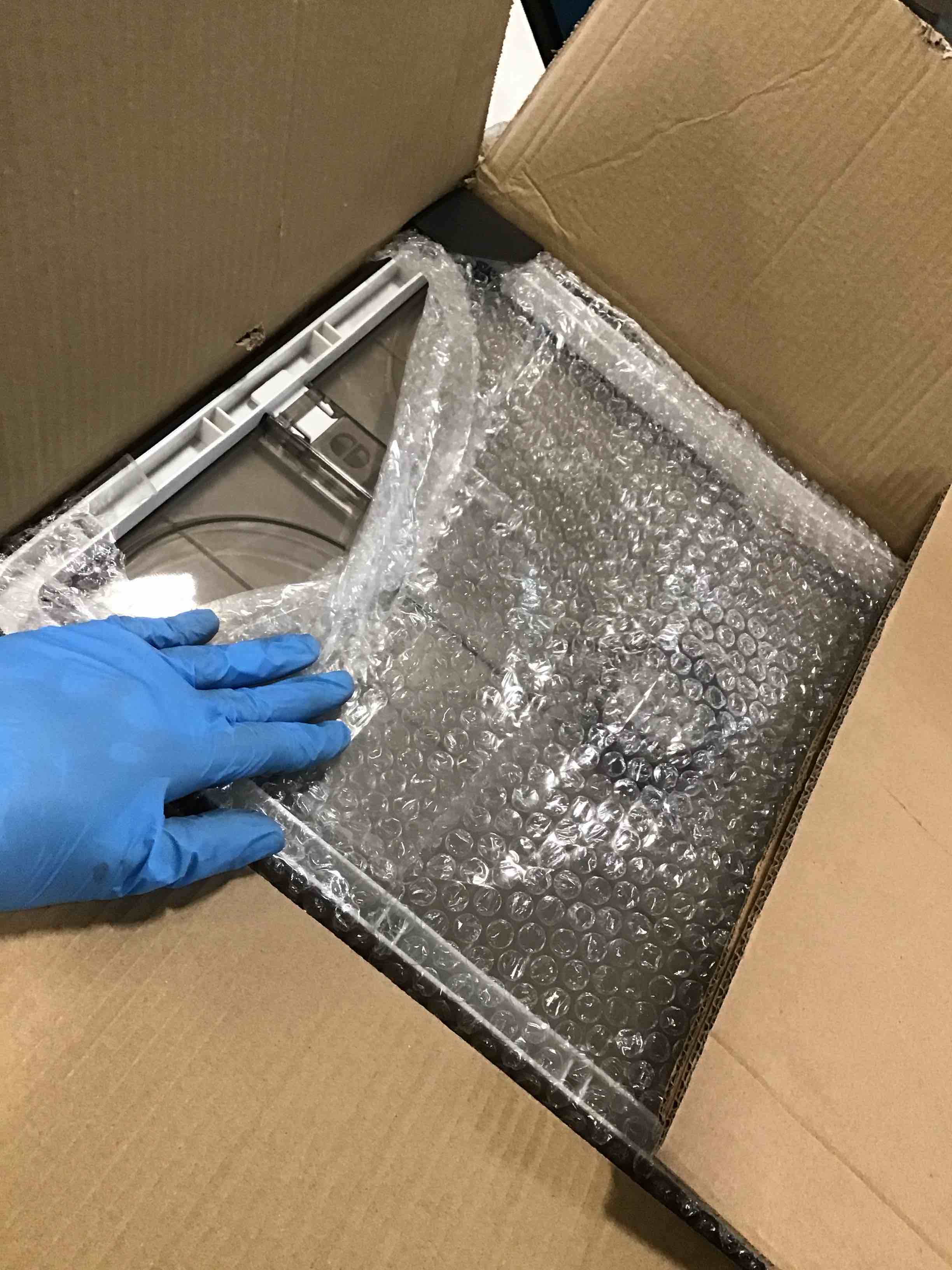 https://s3.amazonaws.com/lotting-images-prod/bidfta/RED5728627_1716231357527.jpeg