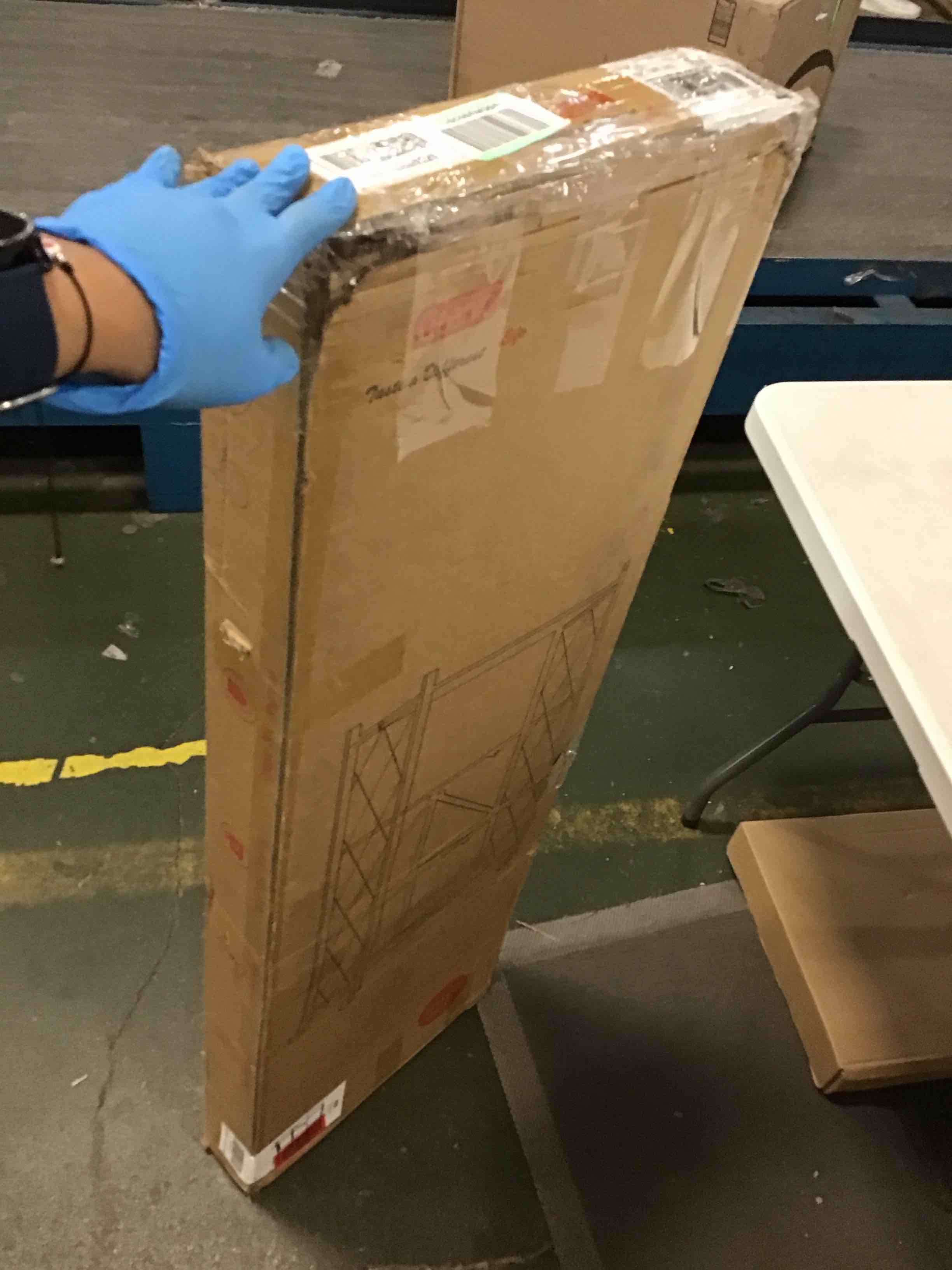 https://s3.amazonaws.com/lotting-images-prod/bidfta/RED5728685_1716292318762.jpeg