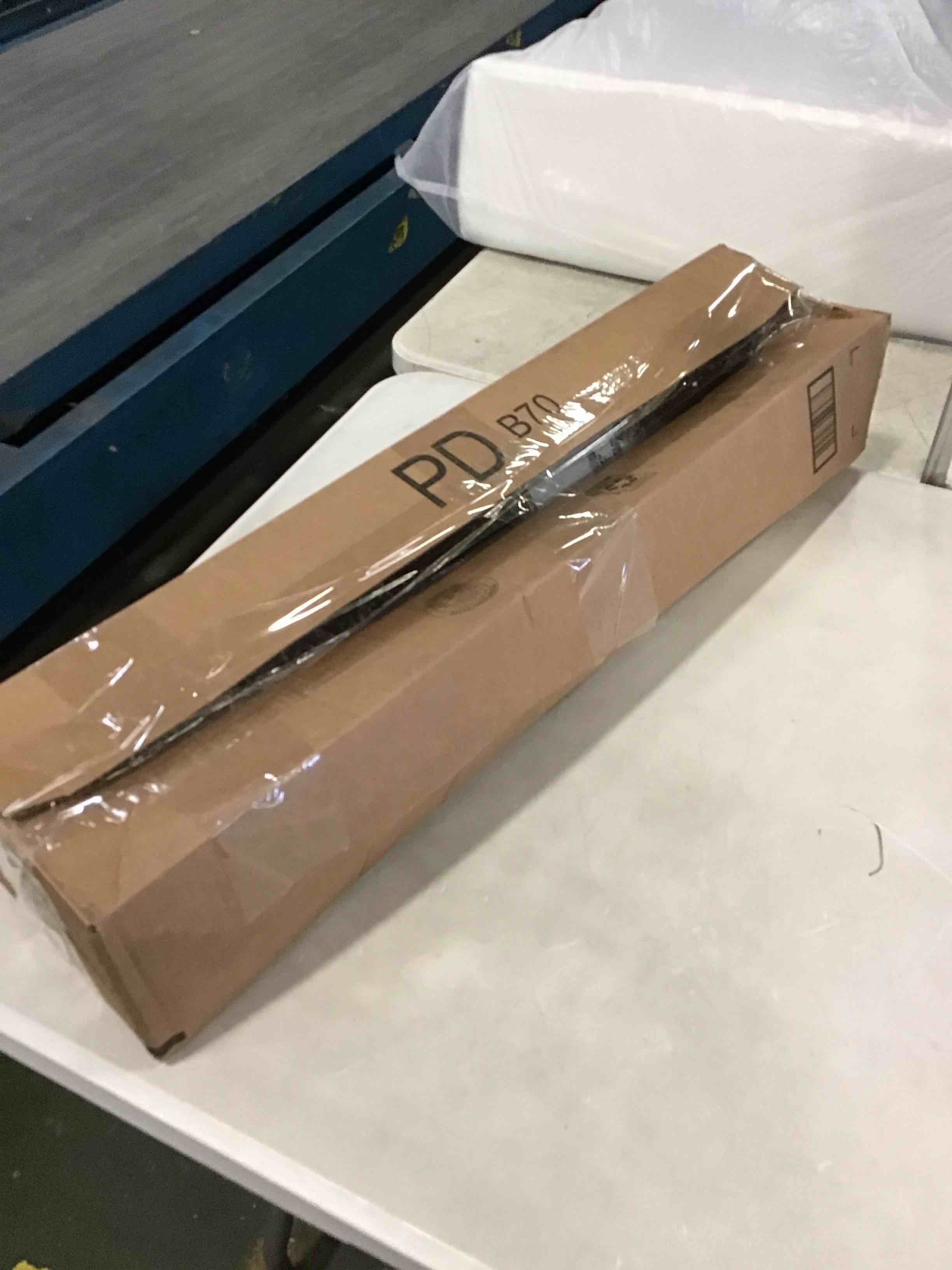 https://s3.amazonaws.com/lotting-images-prod/bidfta/RED5728759_1716299432133.jpeg