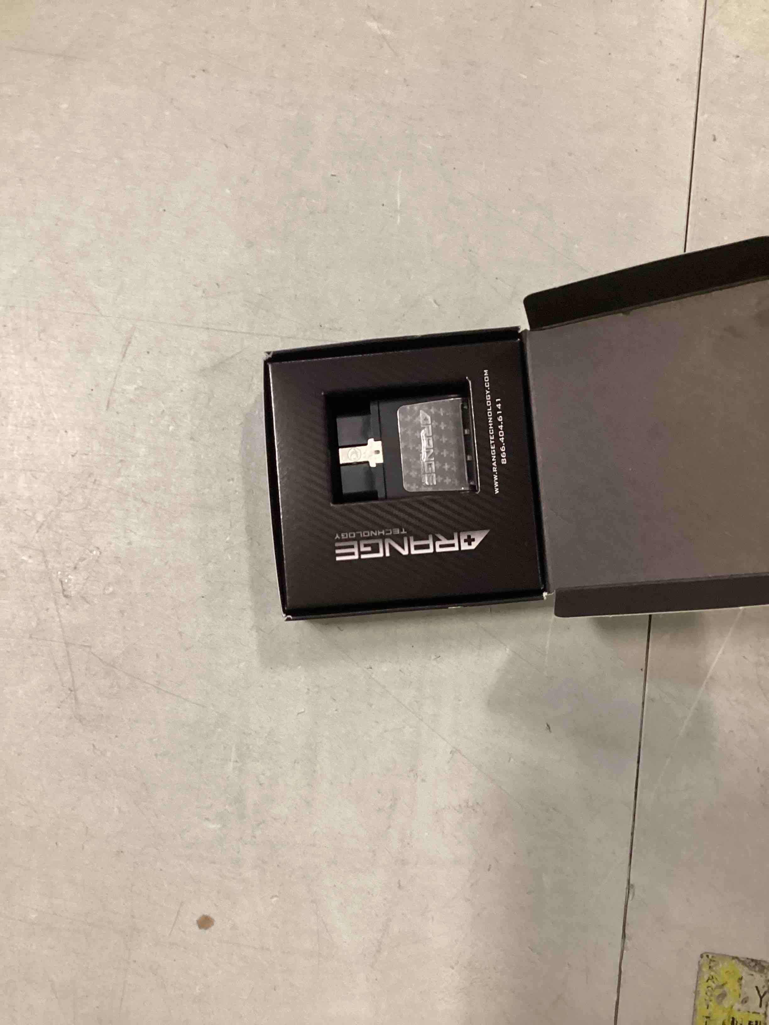 https://s3.amazonaws.com/lotting-images-prod/bidfta/RED5728967_1715085495534.jpeg