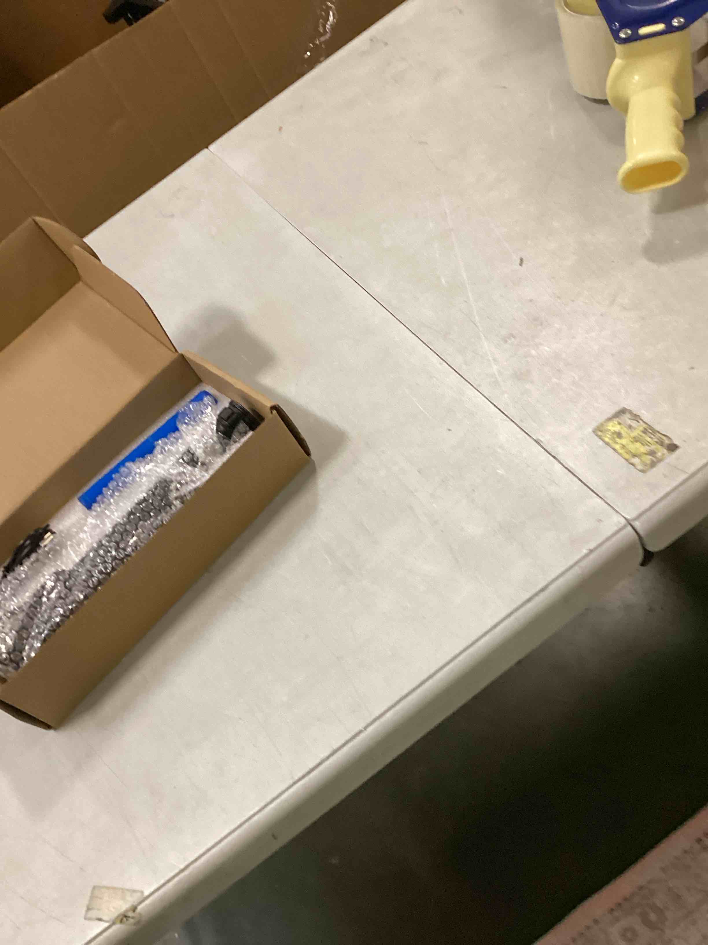 https://s3.amazonaws.com/lotting-images-prod/bidfta/RED5728976_1715086093102.jpeg