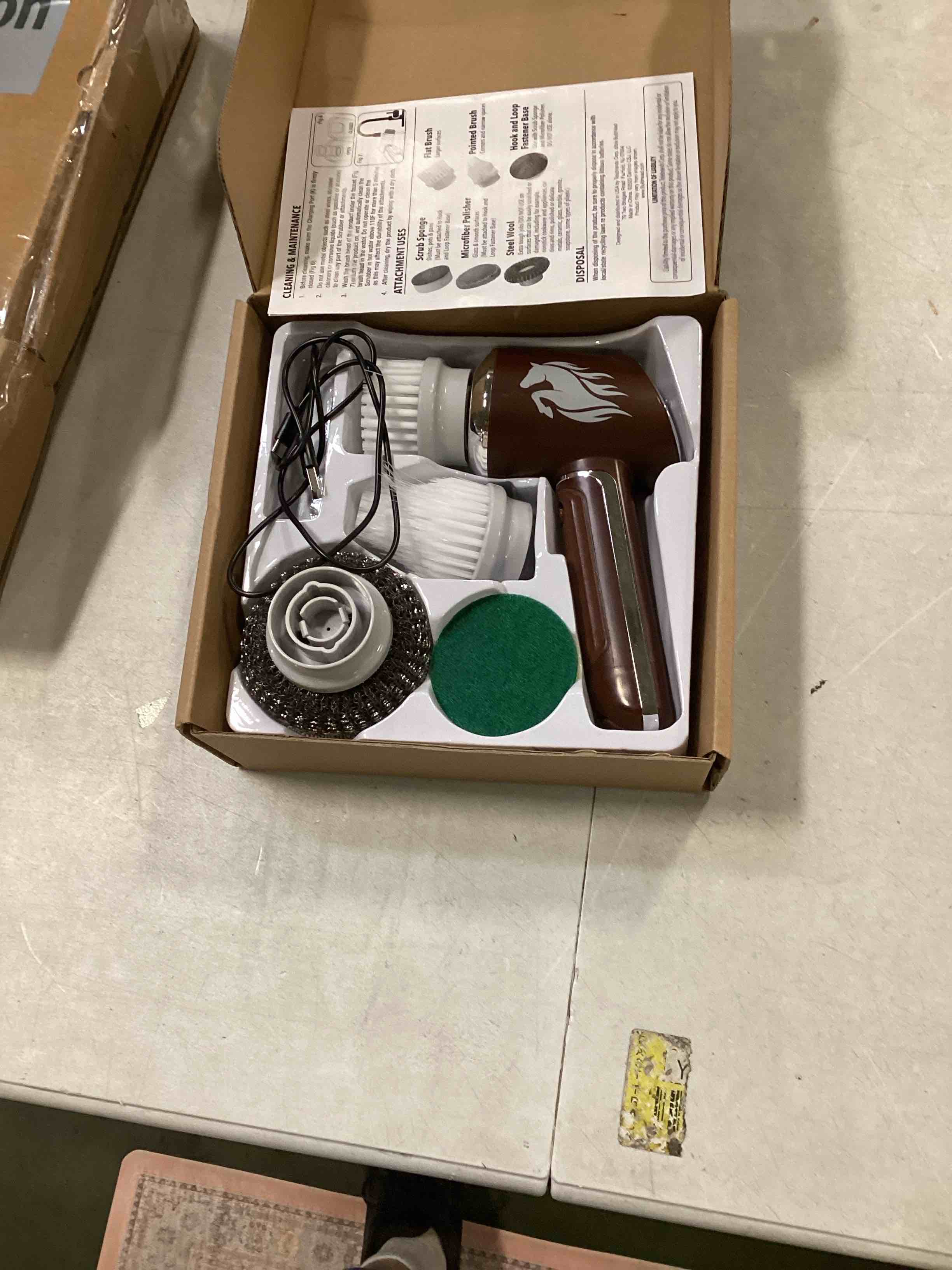 https://s3.amazonaws.com/lotting-images-prod/bidfta/RED5728982_1715086527835.jpeg