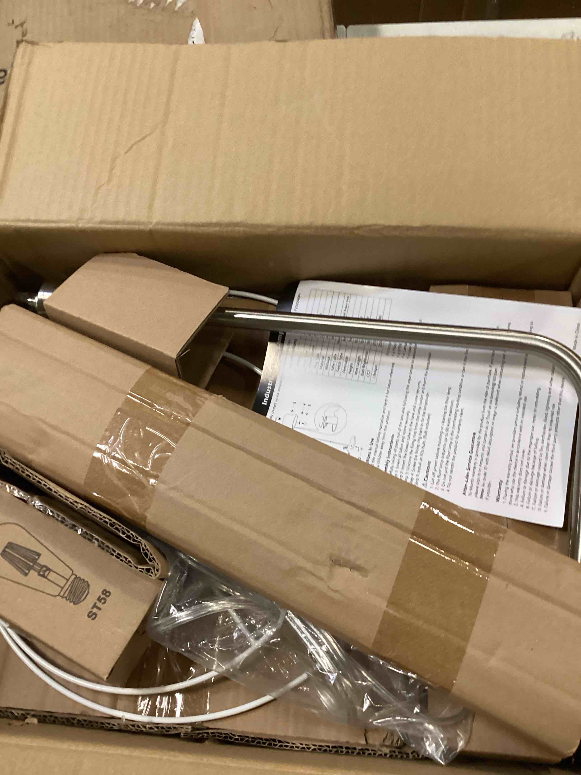 https://s3.amazonaws.com/lotting-images-prod/bidfta/RED5728999_1715088218579.jpeg