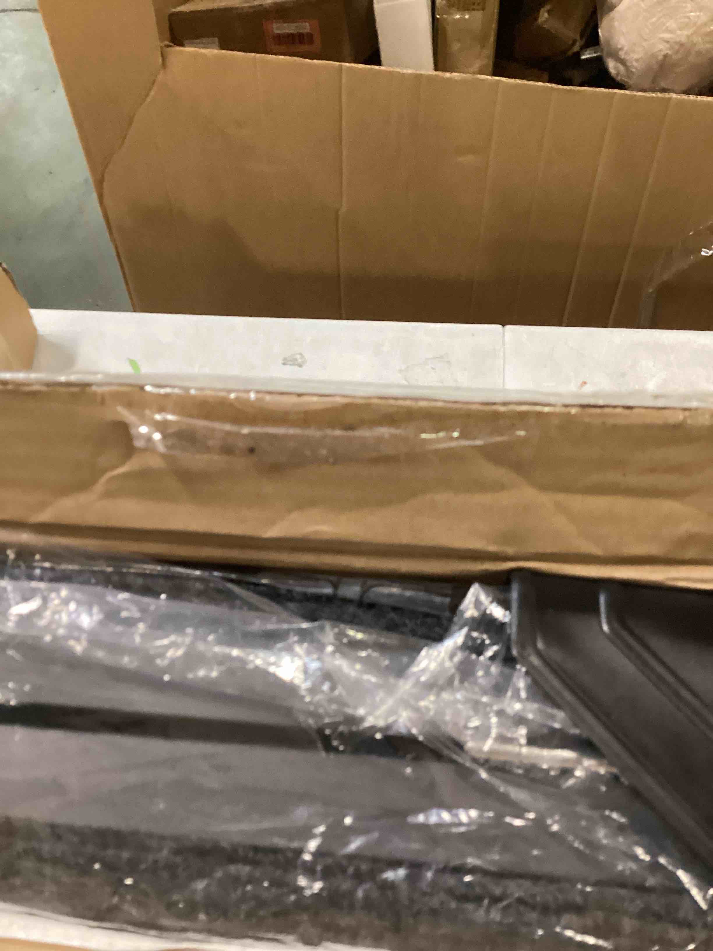 https://s3.amazonaws.com/lotting-images-prod/bidfta/RED5729000_1715088306352.jpeg