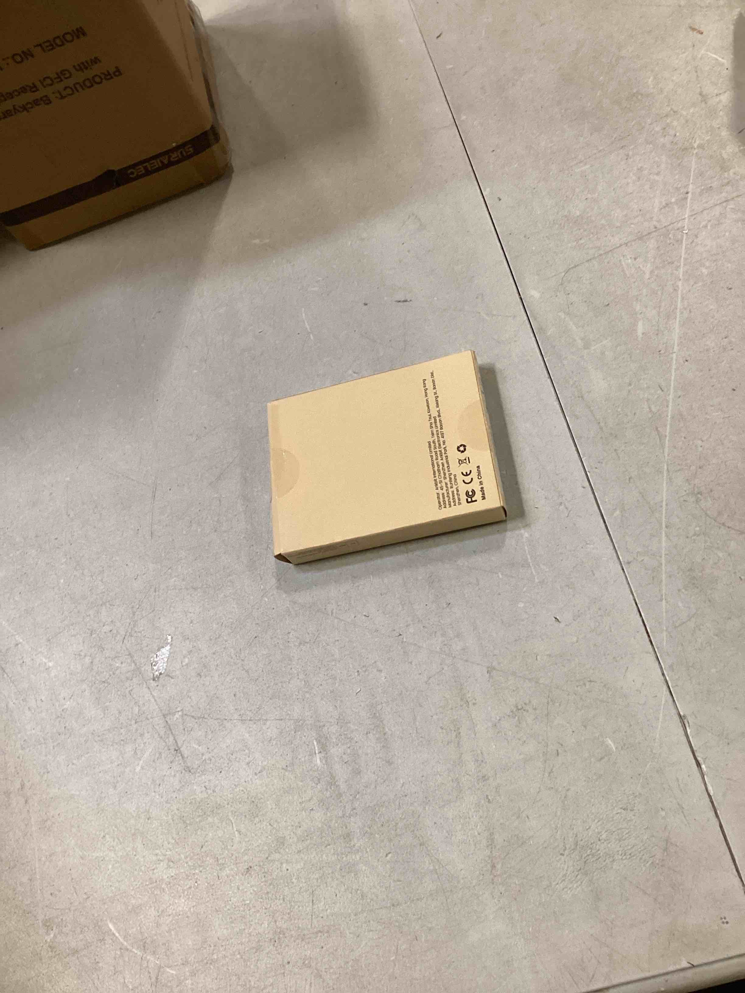 https://s3.amazonaws.com/lotting-images-prod/bidfta/RED5729005_1715088730405.jpeg