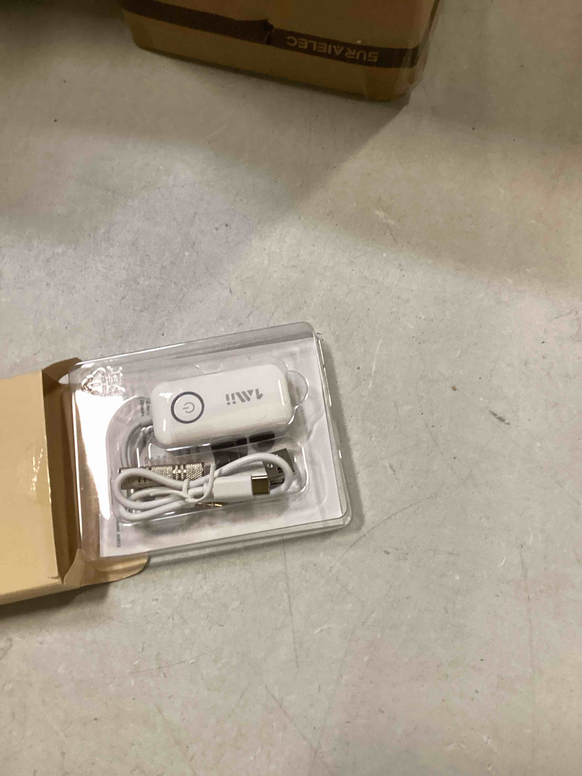 https://s3.amazonaws.com/lotting-images-prod/bidfta/RED5729005_1715088744985.jpeg