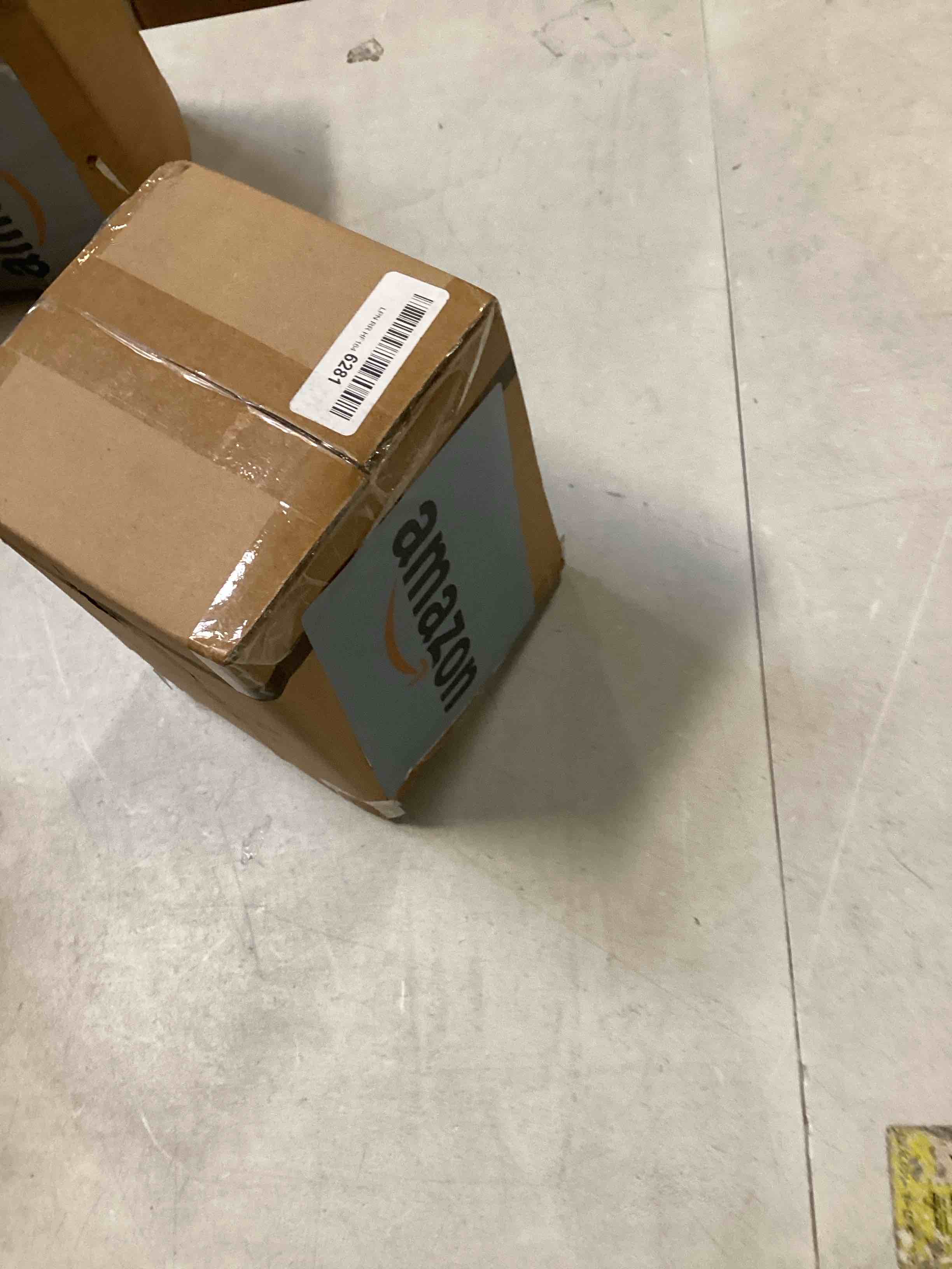 https://s3.amazonaws.com/lotting-images-prod/bidfta/RED5729006_1715088785110.jpeg