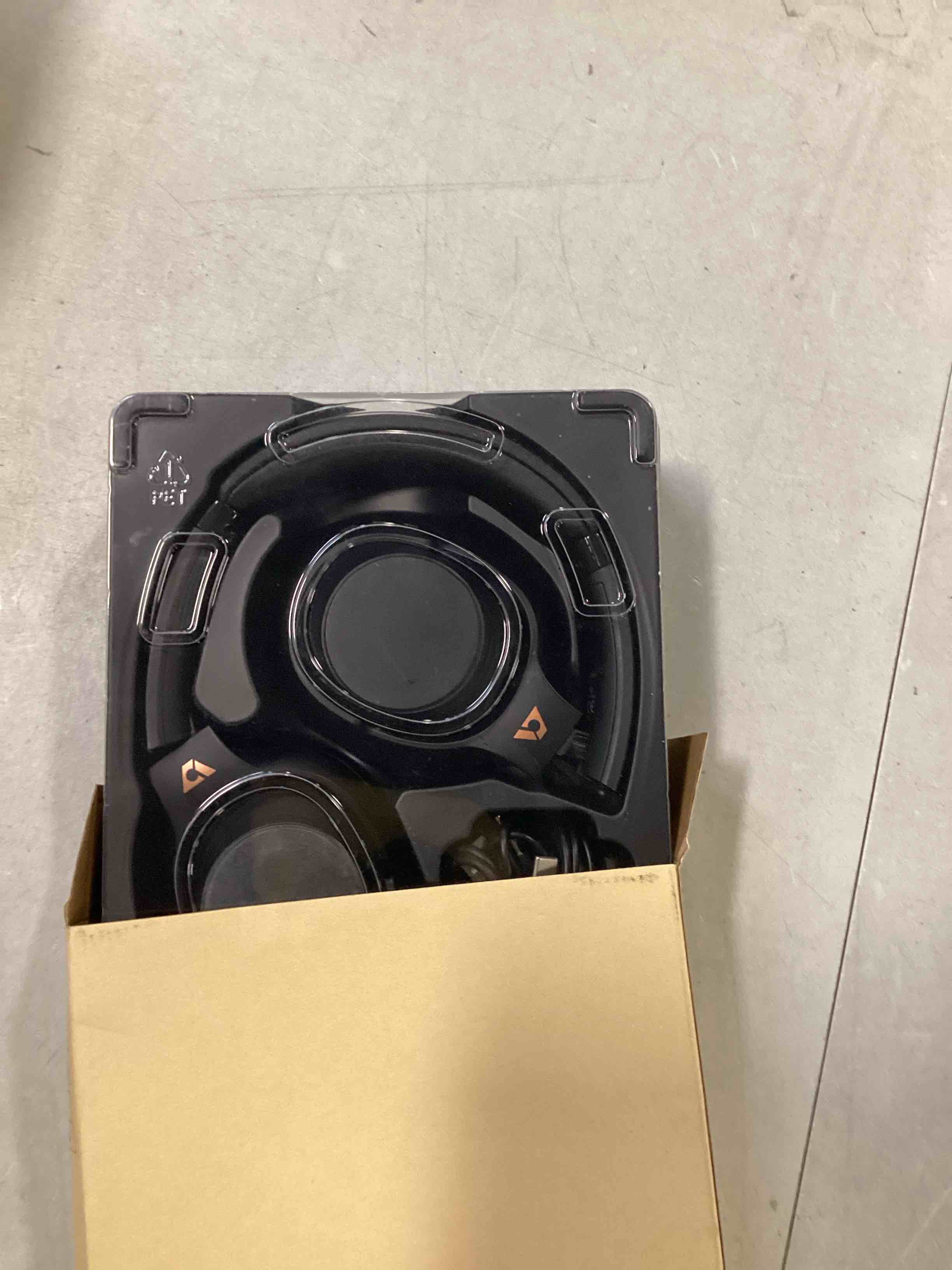 https://s3.amazonaws.com/lotting-images-prod/bidfta/RED5729008_1715089066427.jpeg